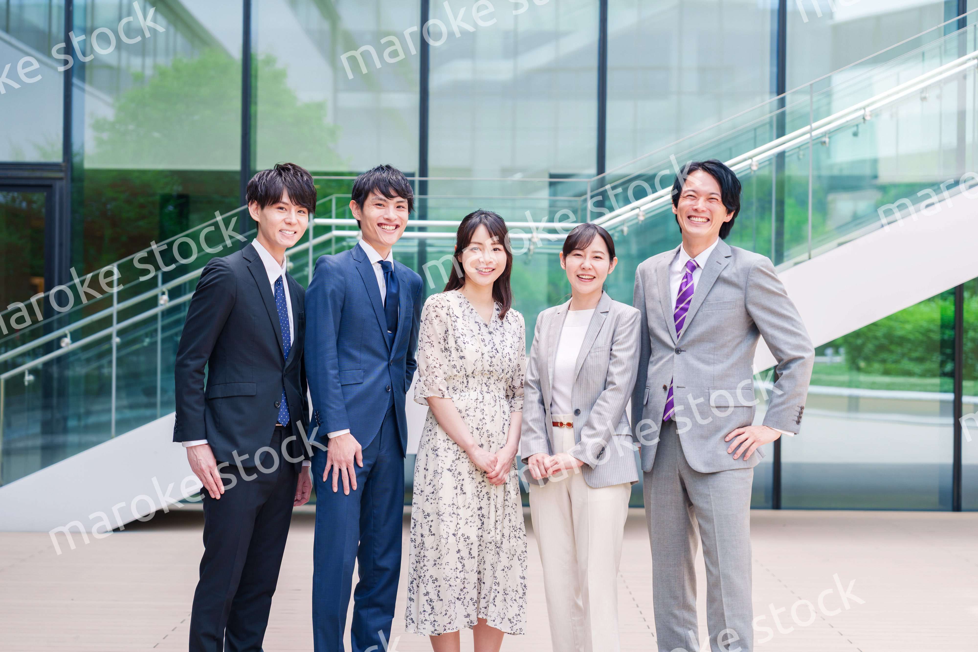 笑顔のビジネスパーソン・集合写真