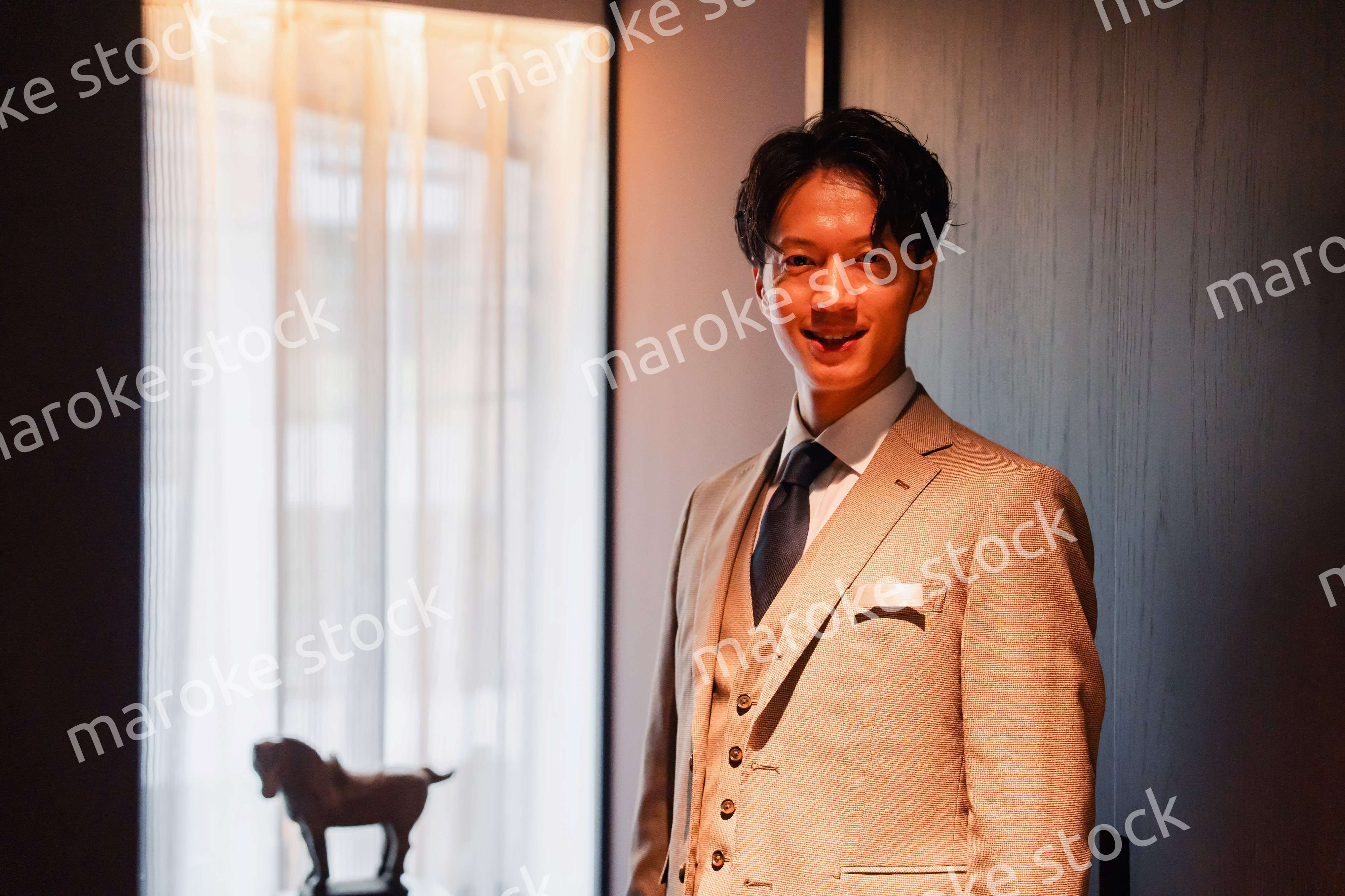 ラグジュアリーホテルで働く男性スタッフ