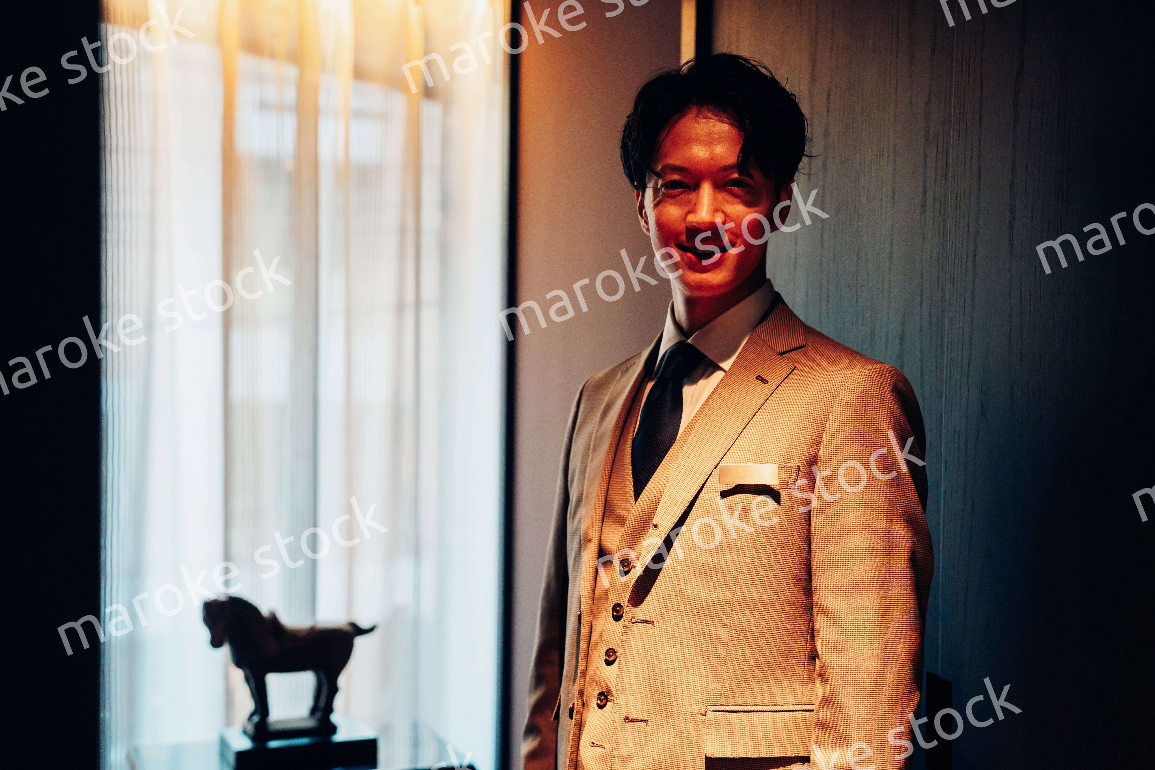 ラグジュアリーホテルで働く男性スタッフ