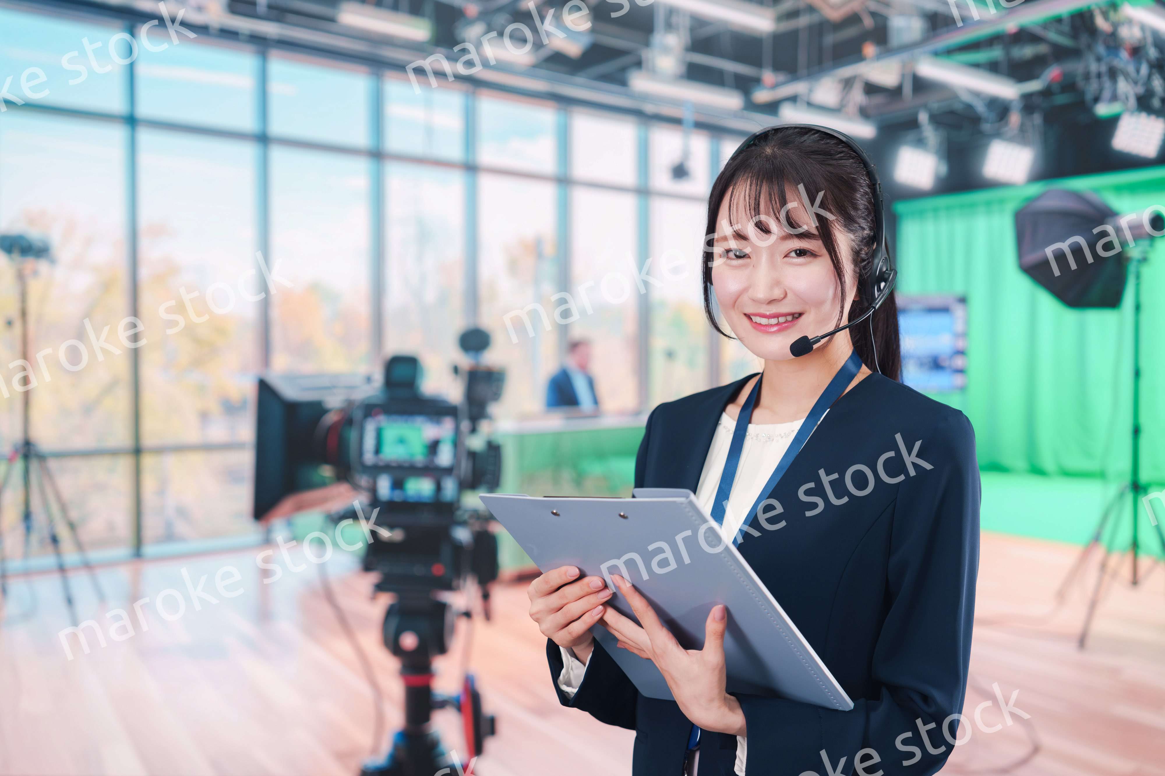 スタジオで働くディレクターの女性