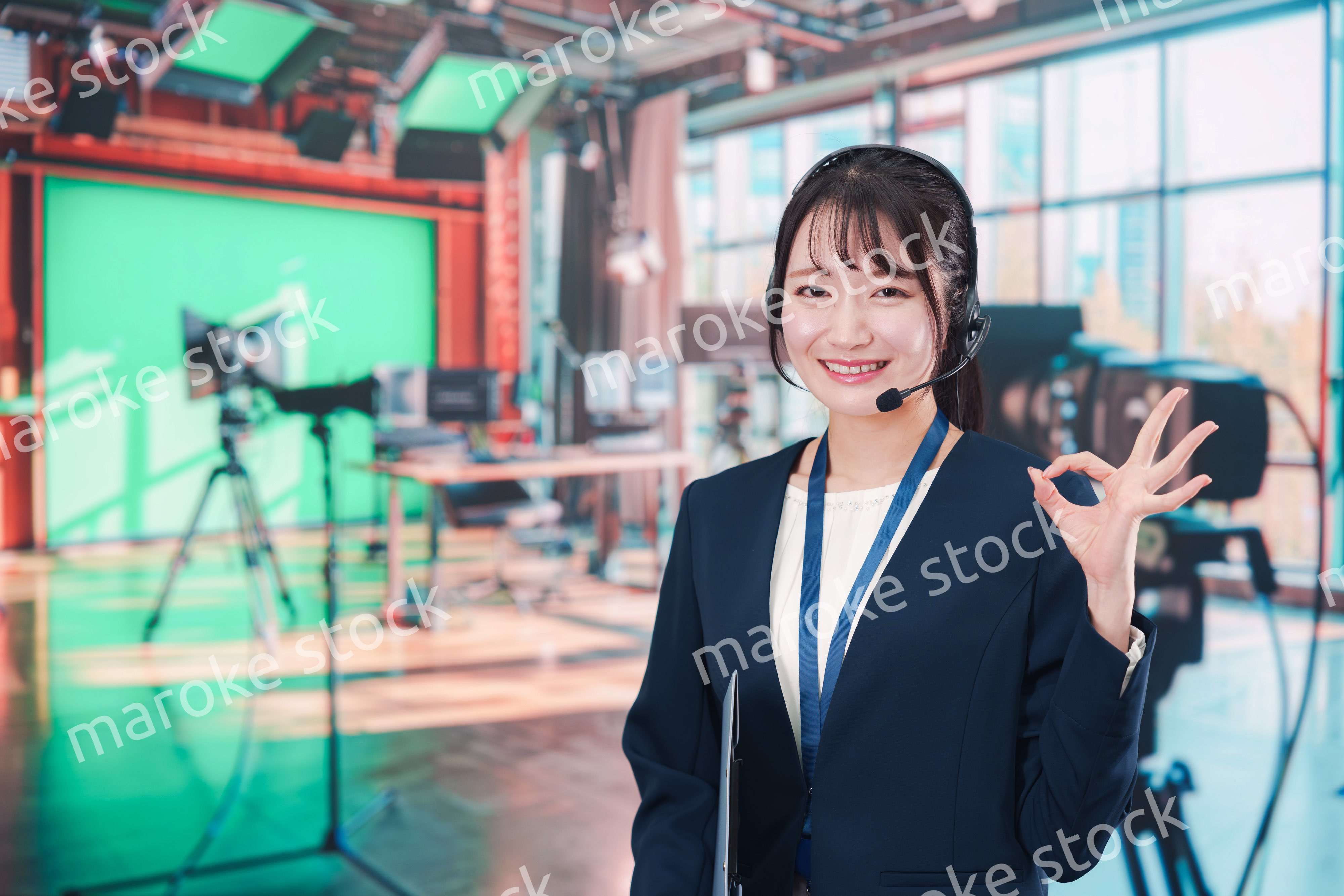 スタジオで働くディレクターの女性