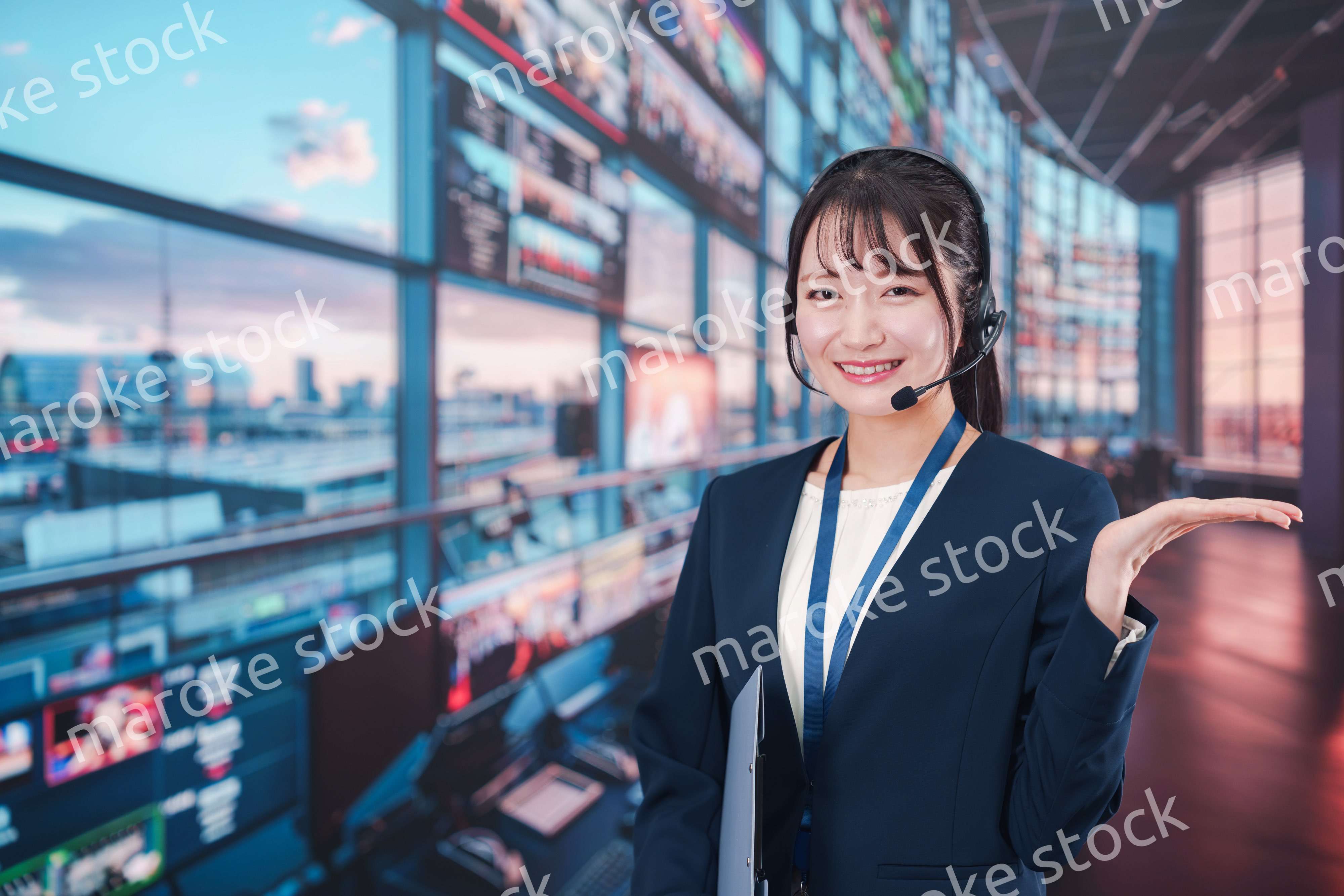 スタジオで働くディレクターの女性