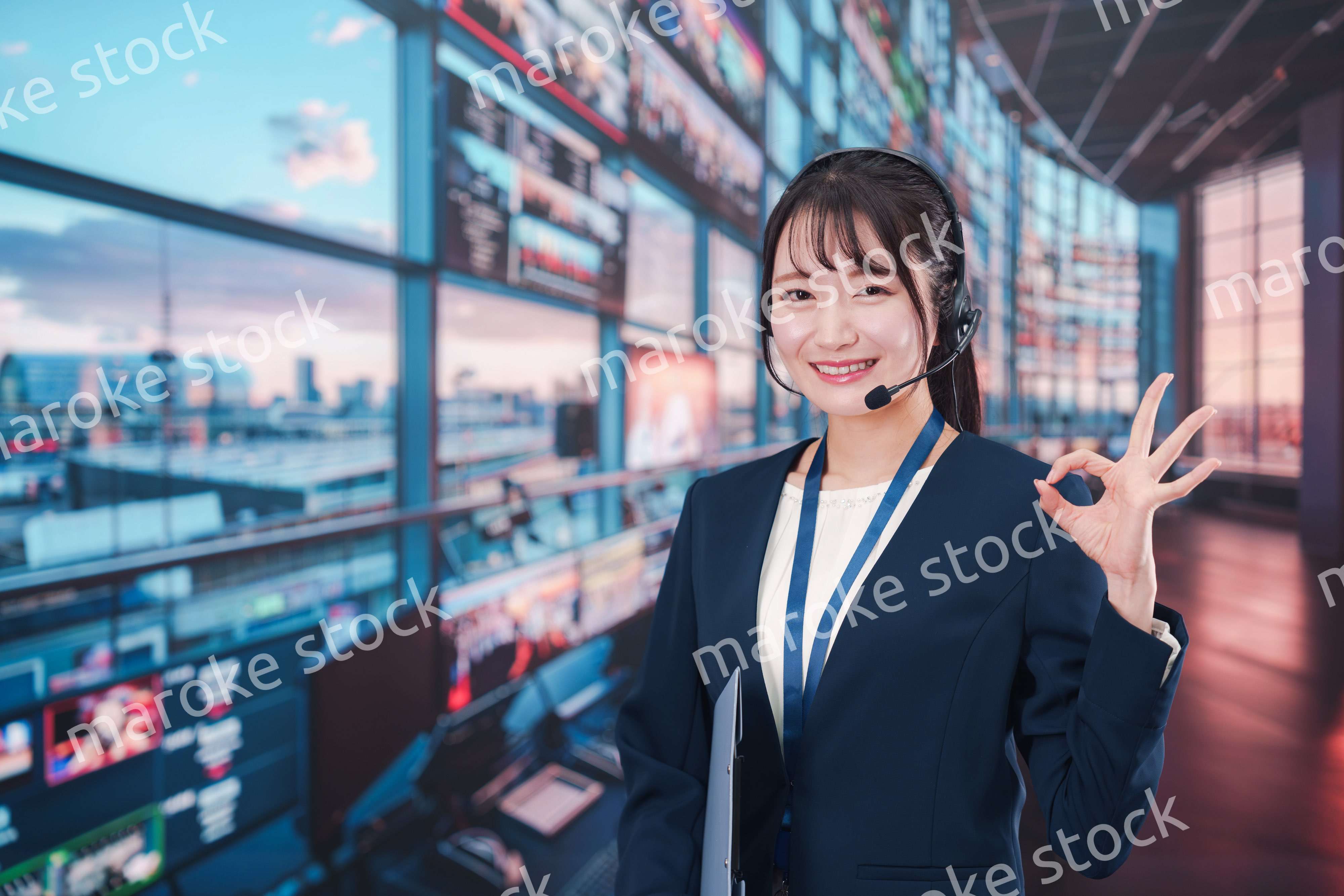 スタジオで働くディレクターの女性