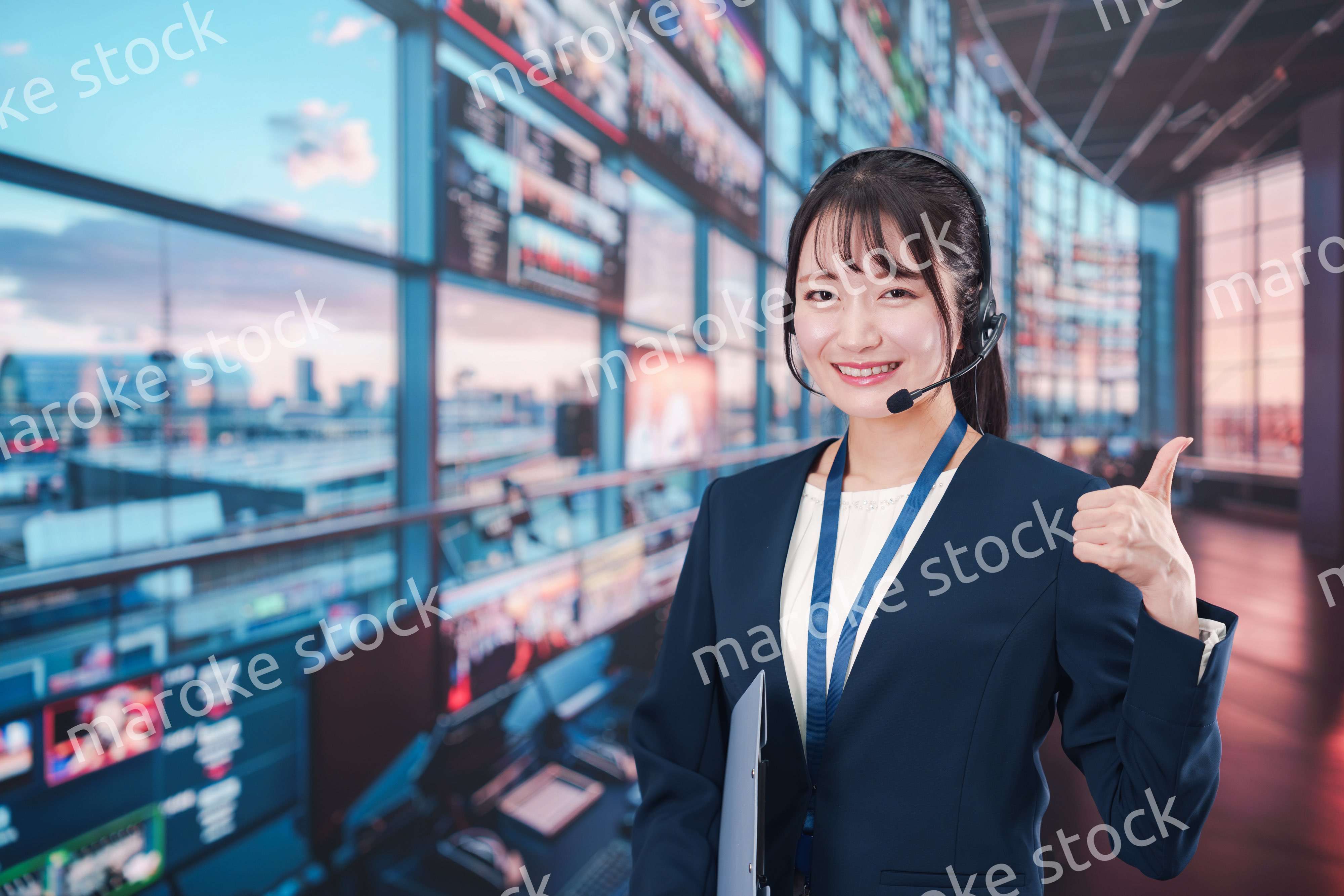 スタジオで働くディレクターの女性