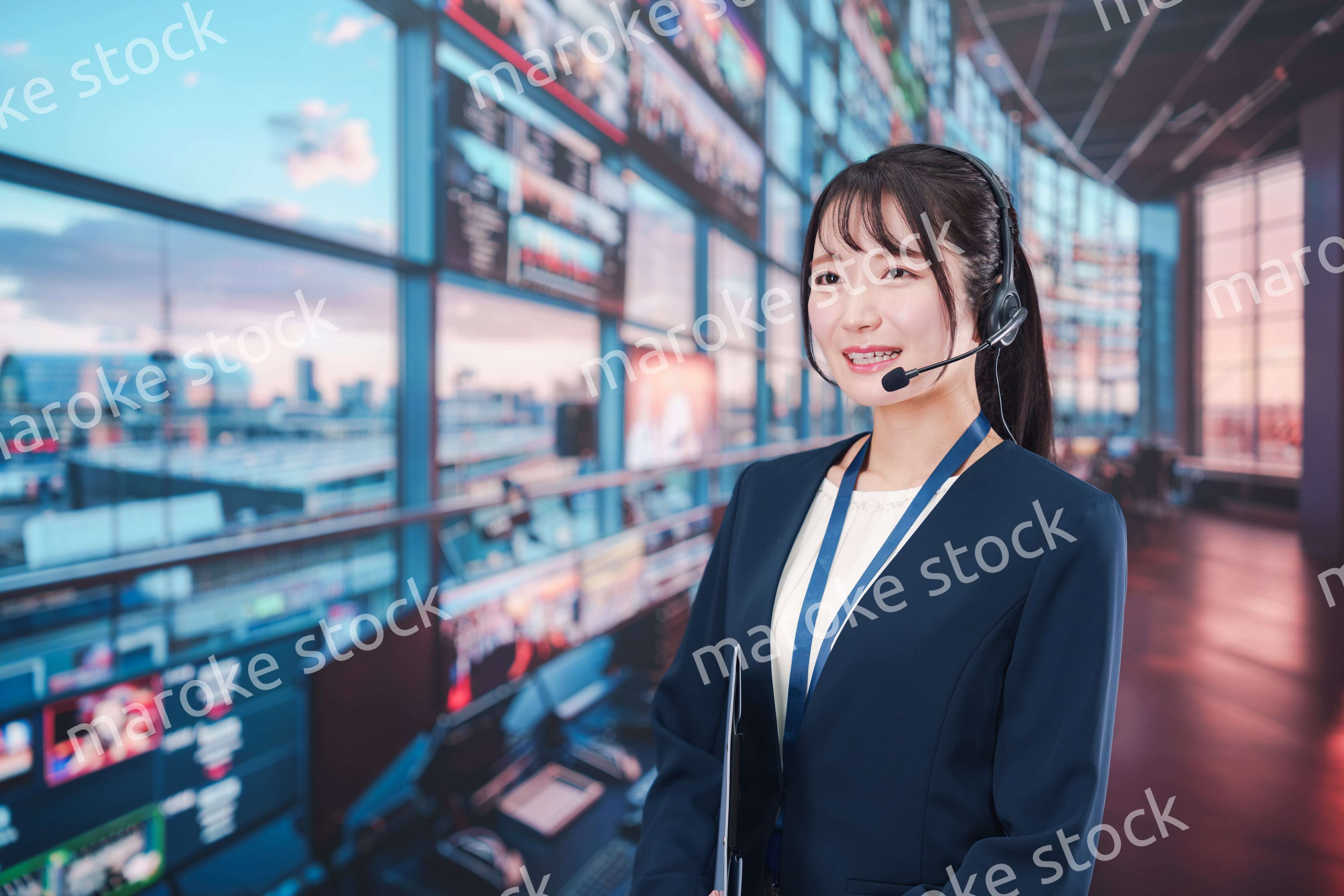 スタジオで働くディレクターの女性