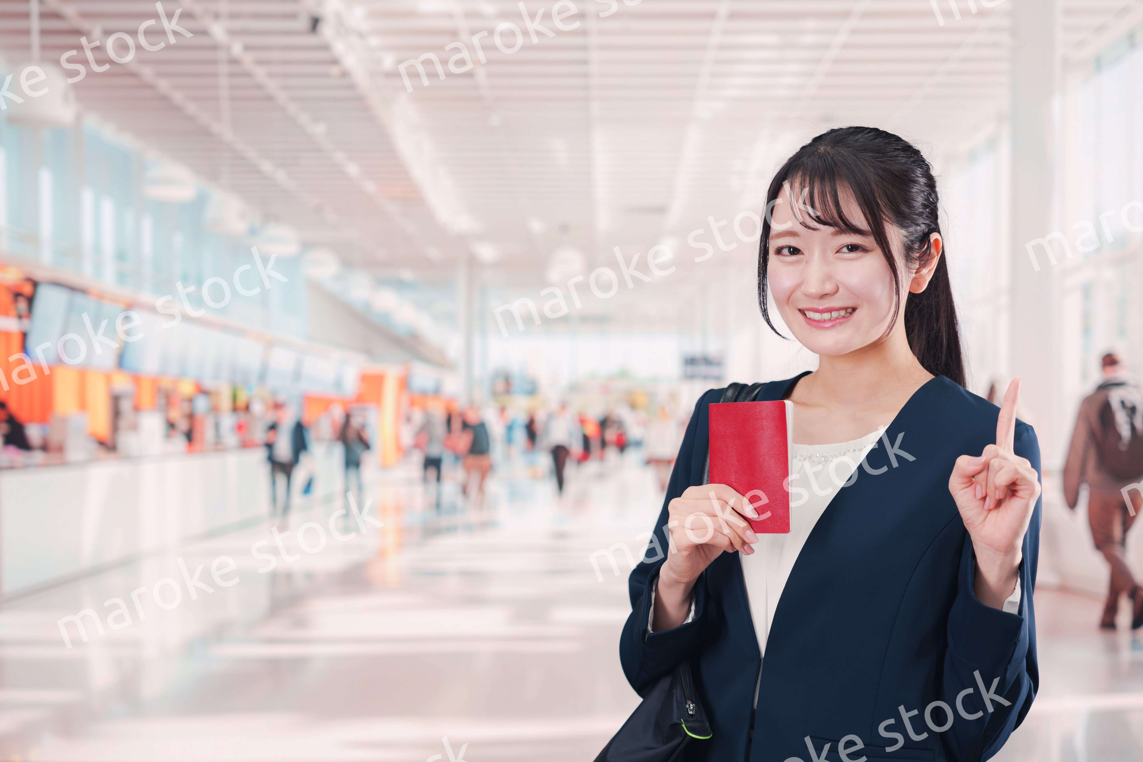 海外出張をするビジネスウーマン