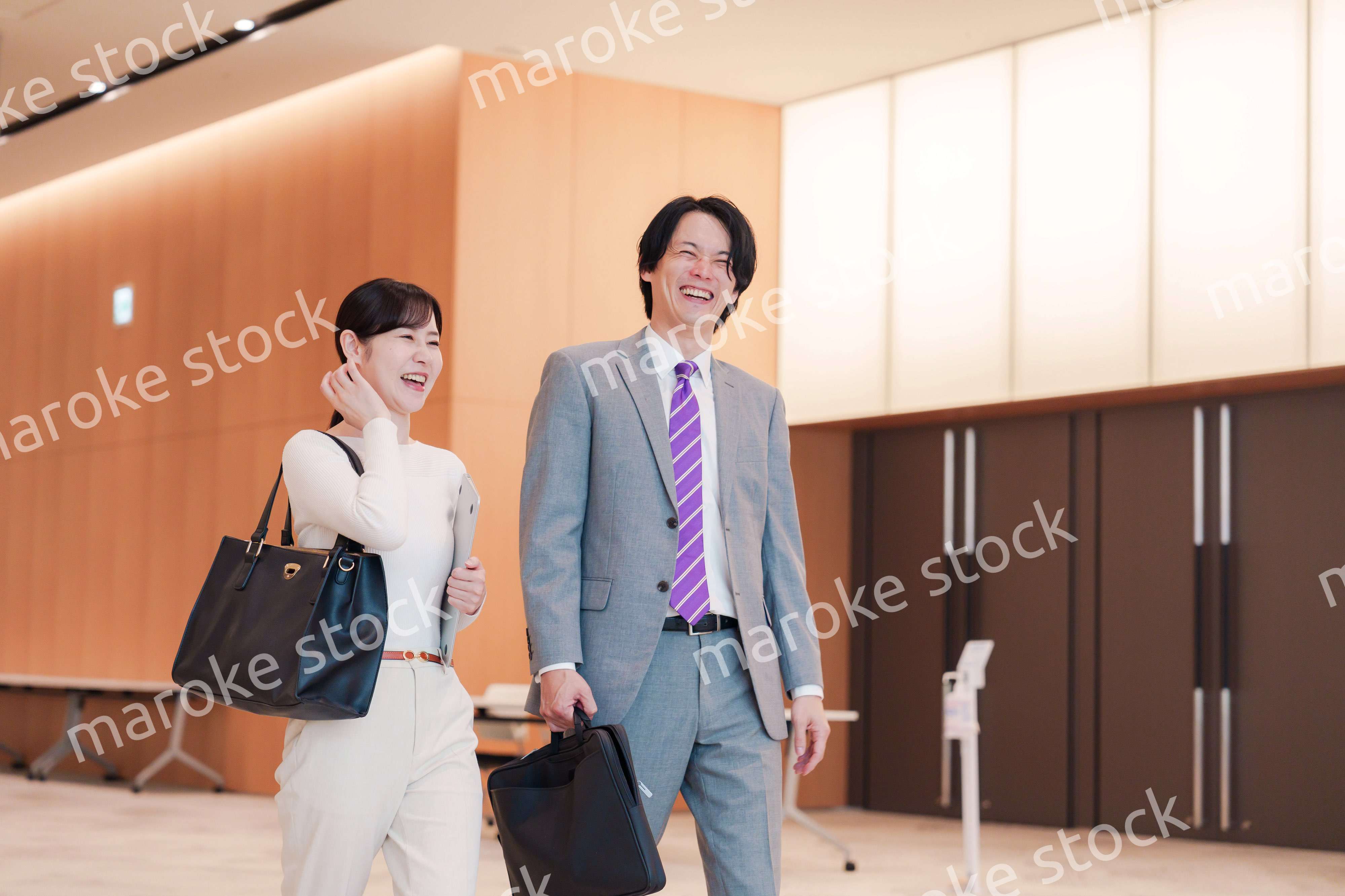 外回りをする営業担当のビジネスパーソン