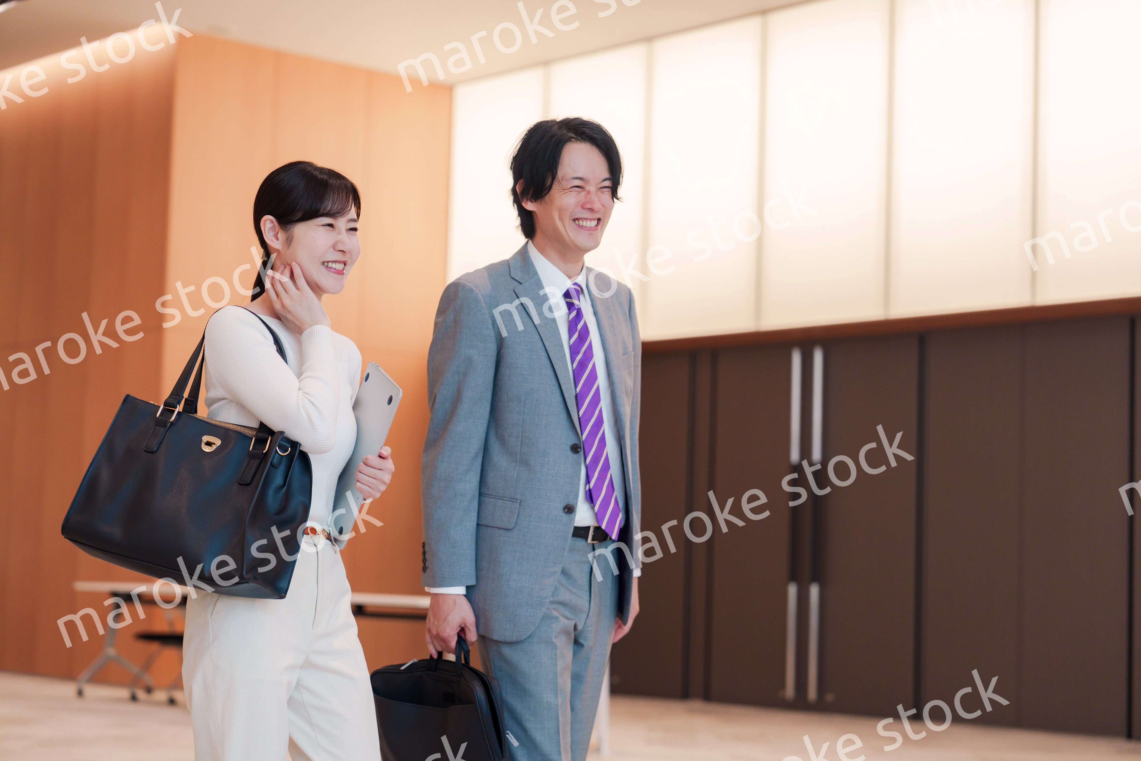 外回りをする営業担当のビジネスパーソン