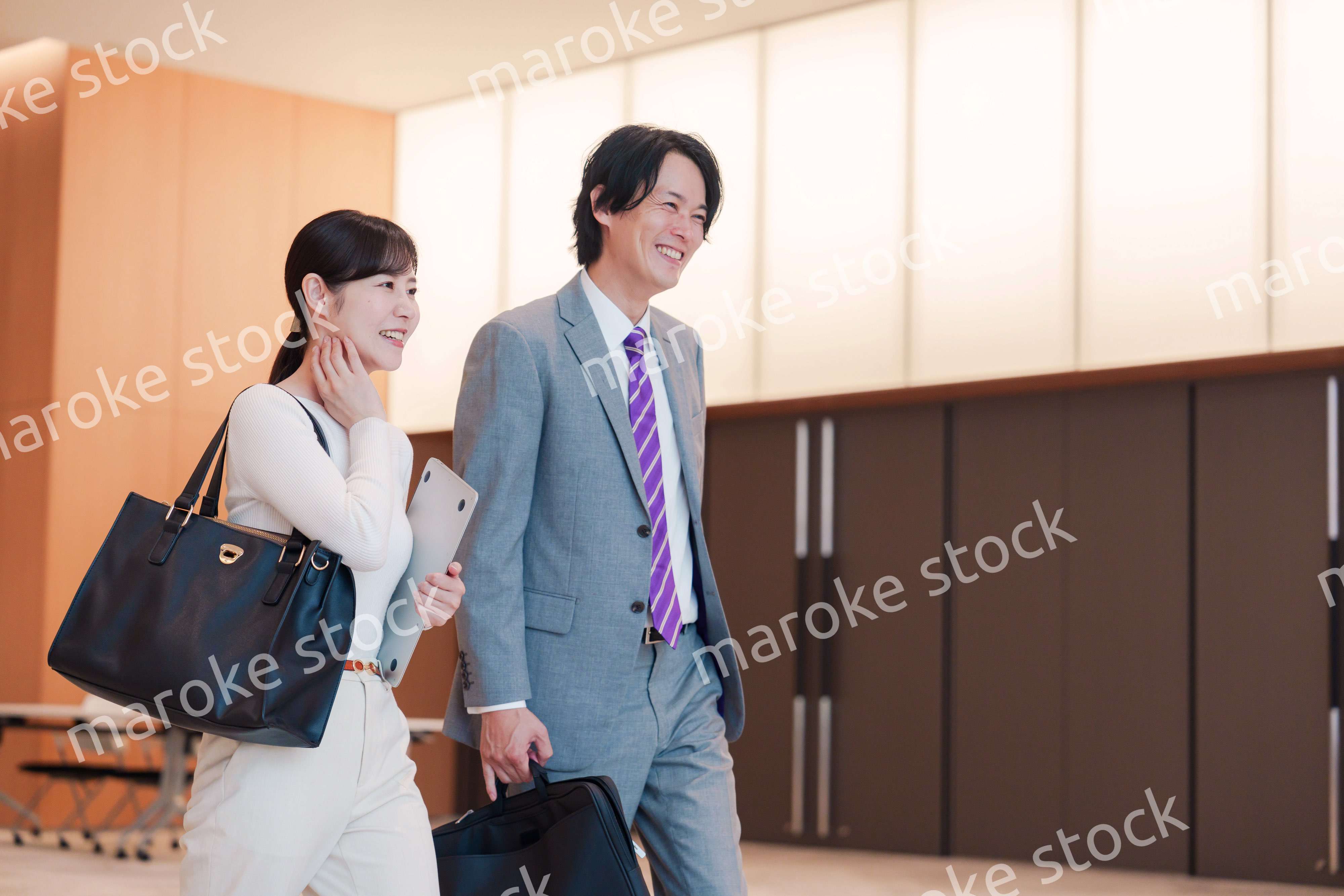 外回りをする営業担当のビジネスパーソン