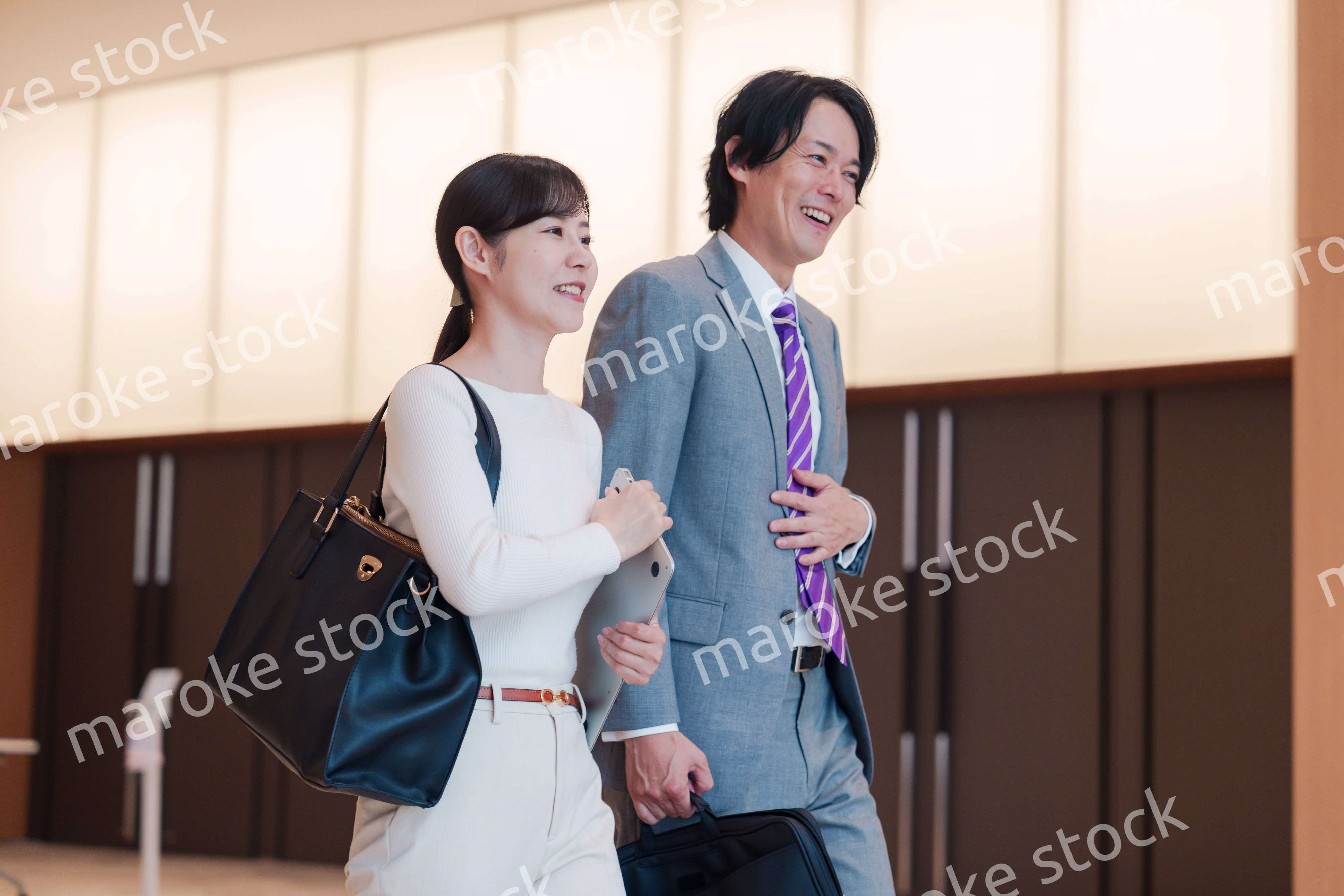 外回りをする営業担当のビジネスパーソン