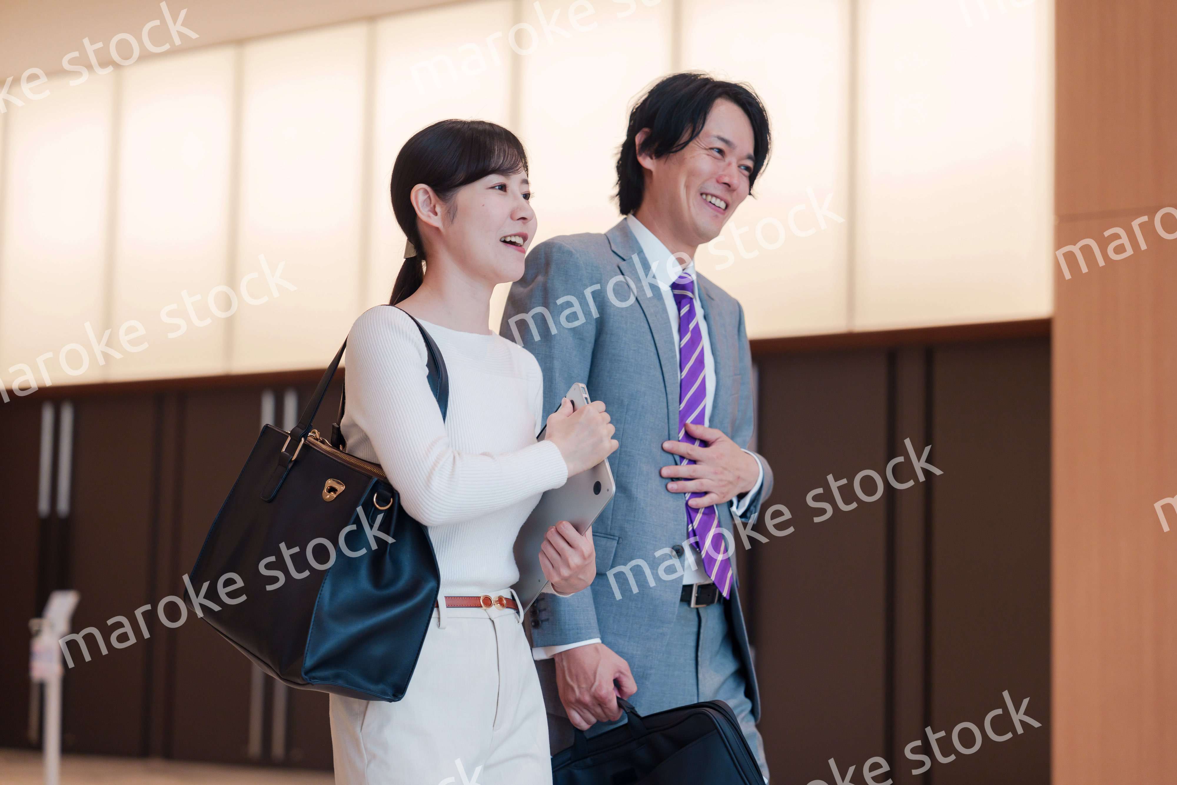 外回りをする営業担当のビジネスパーソン