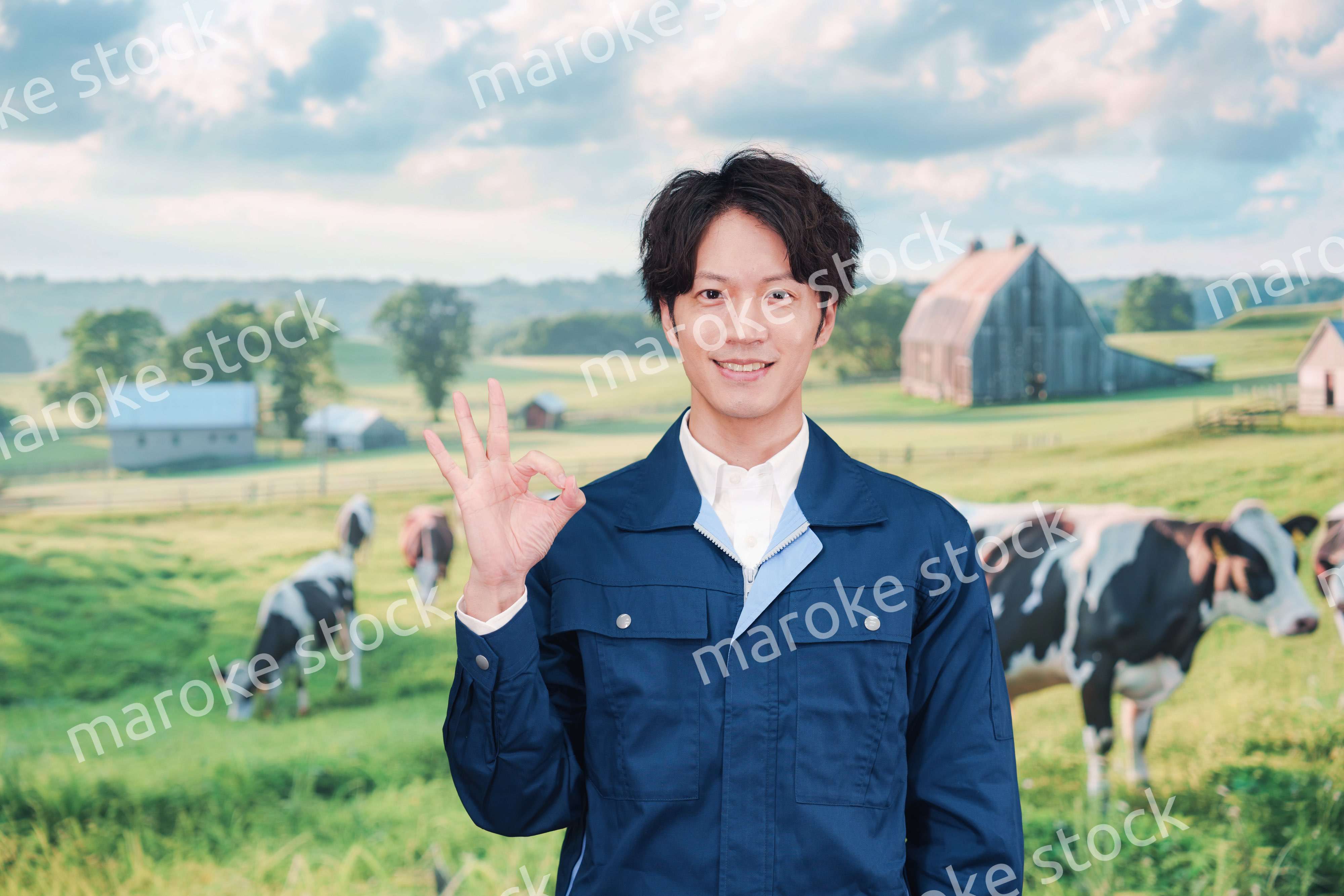 牧場で働く若い男性