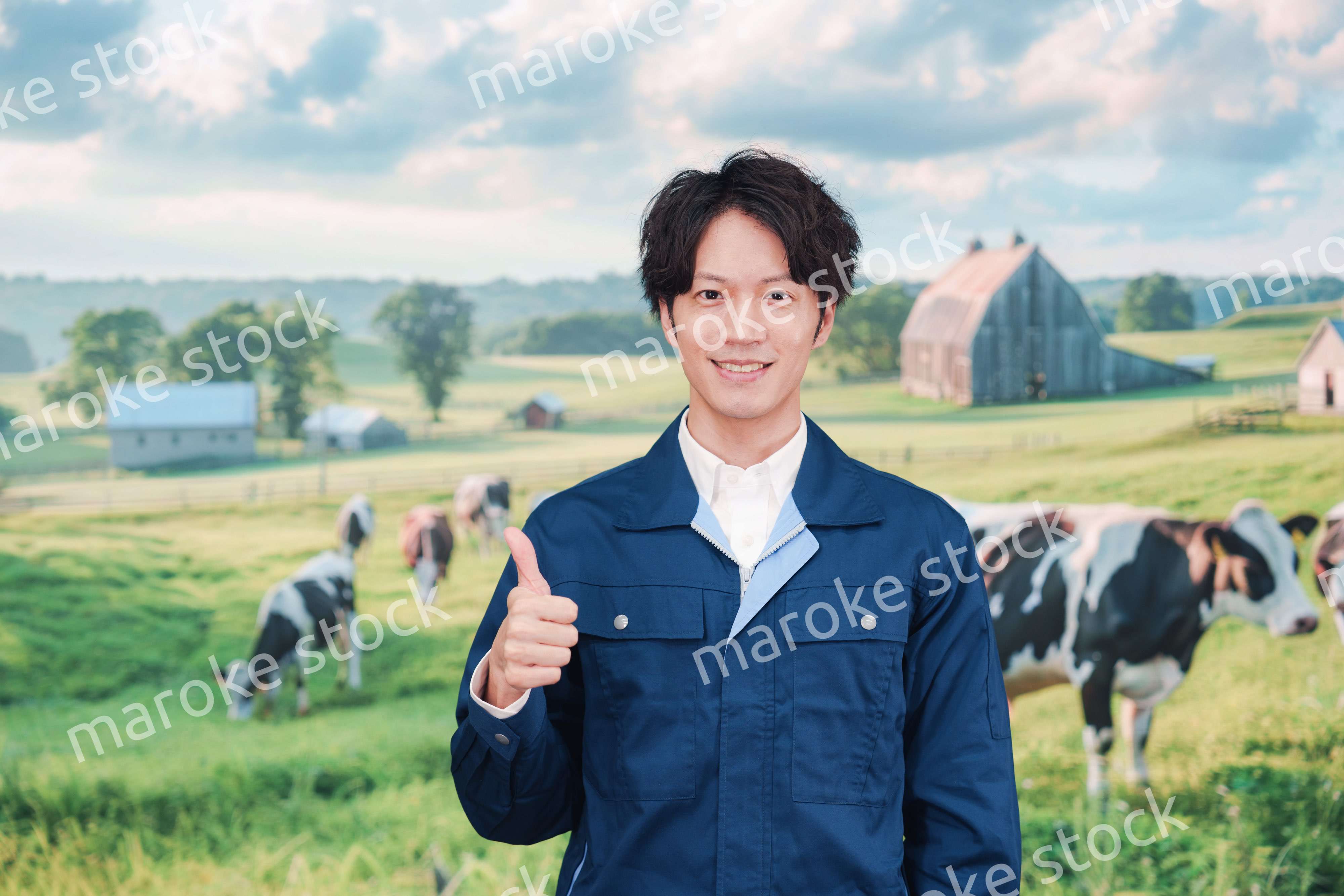 牧場で働く若い男性