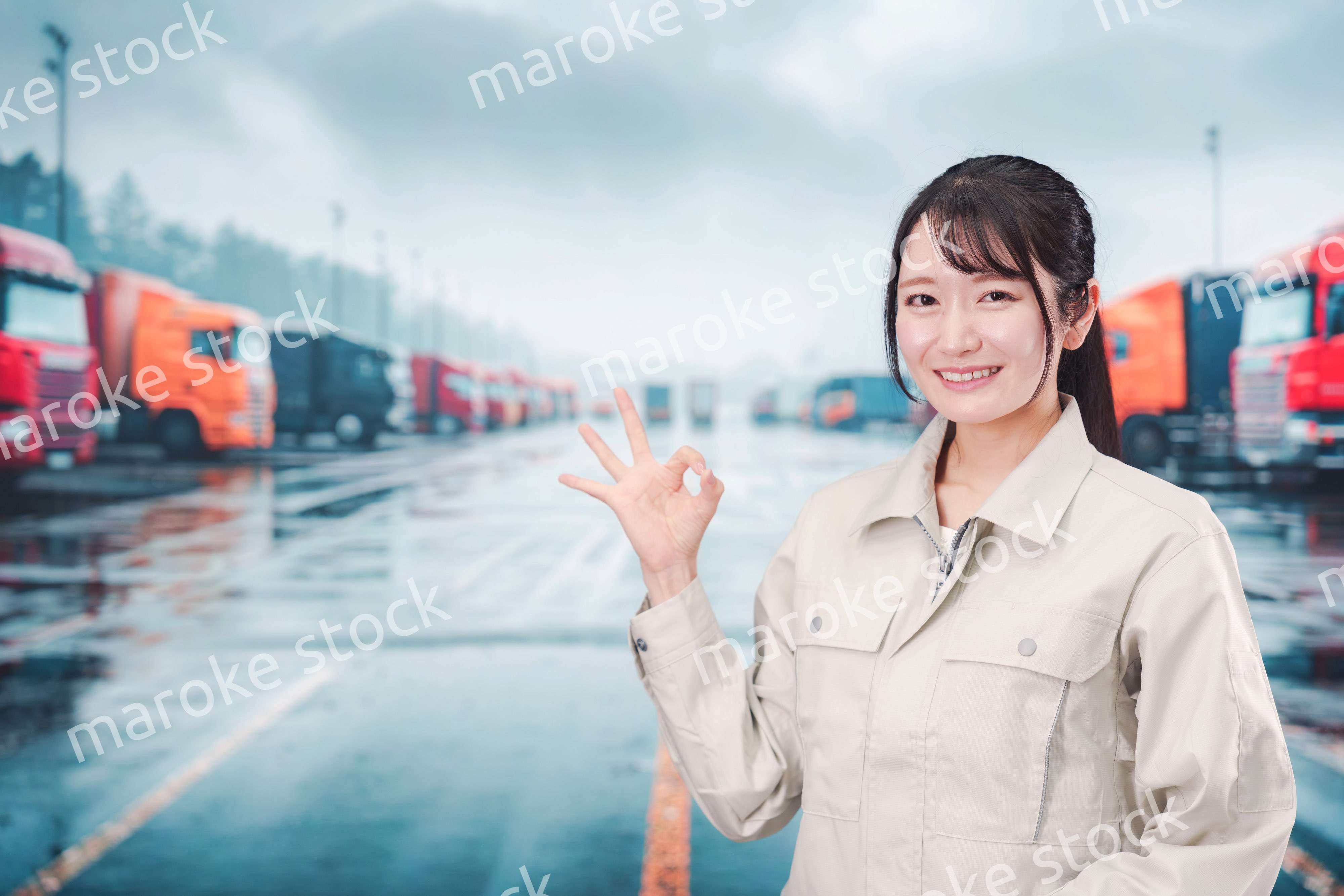 若い女性のトラックドライバー