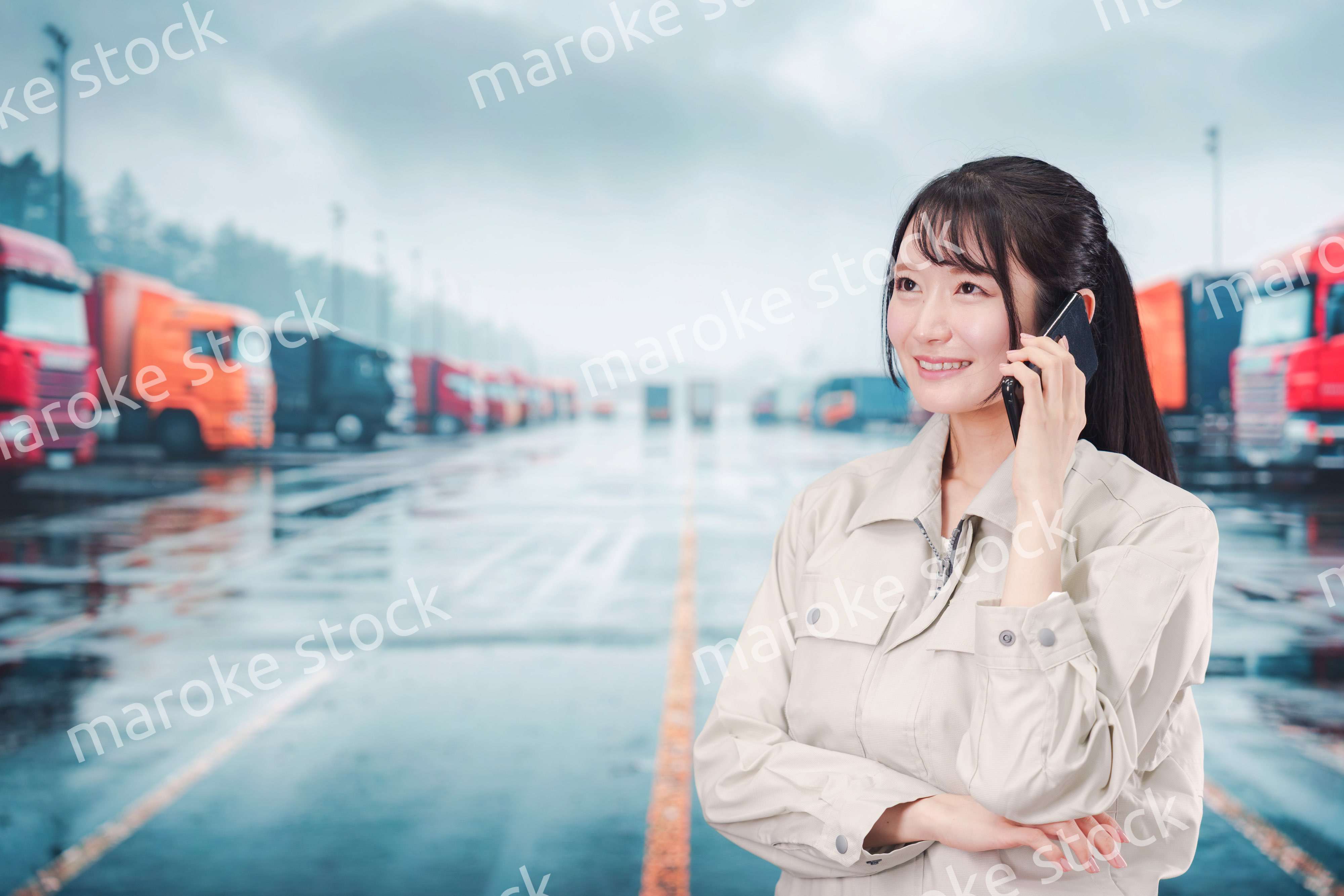 若い女性のトラックドライバー