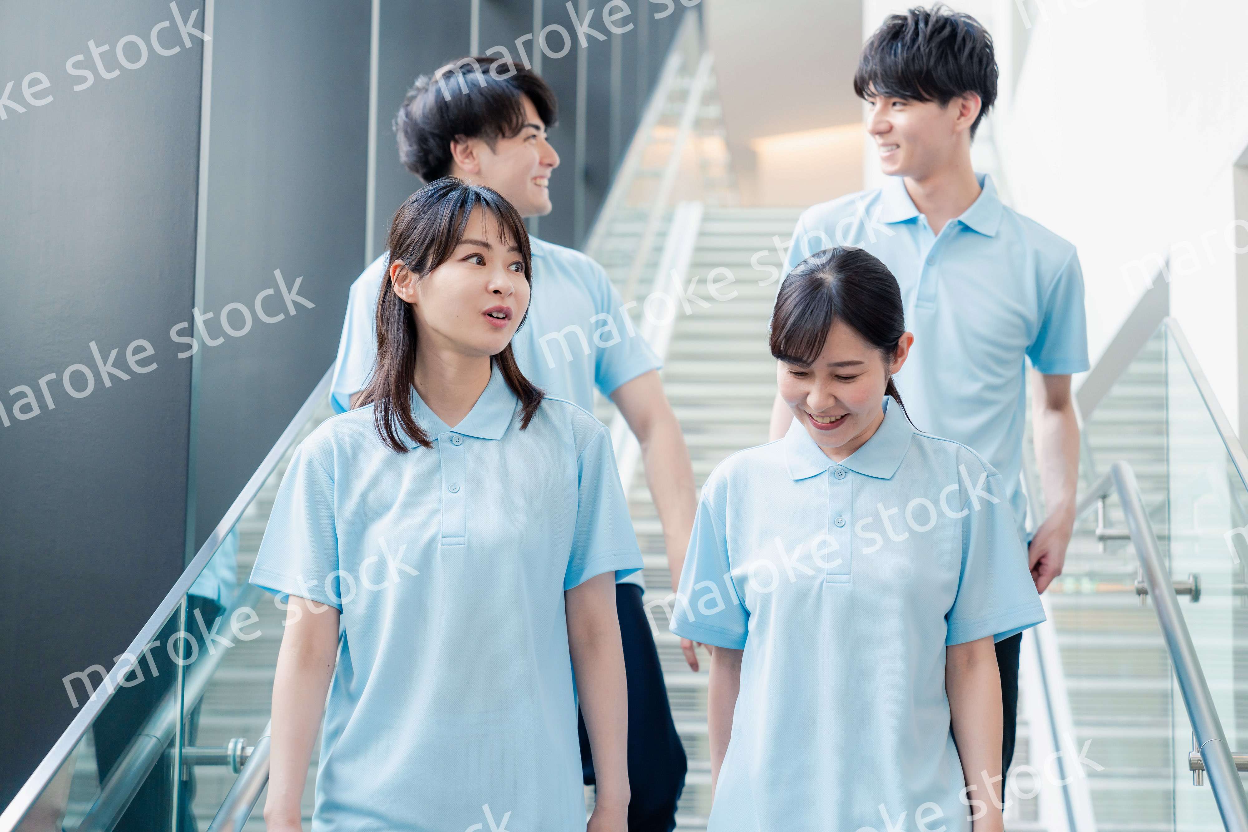 福祉の現場で楽しく働くスタッフ