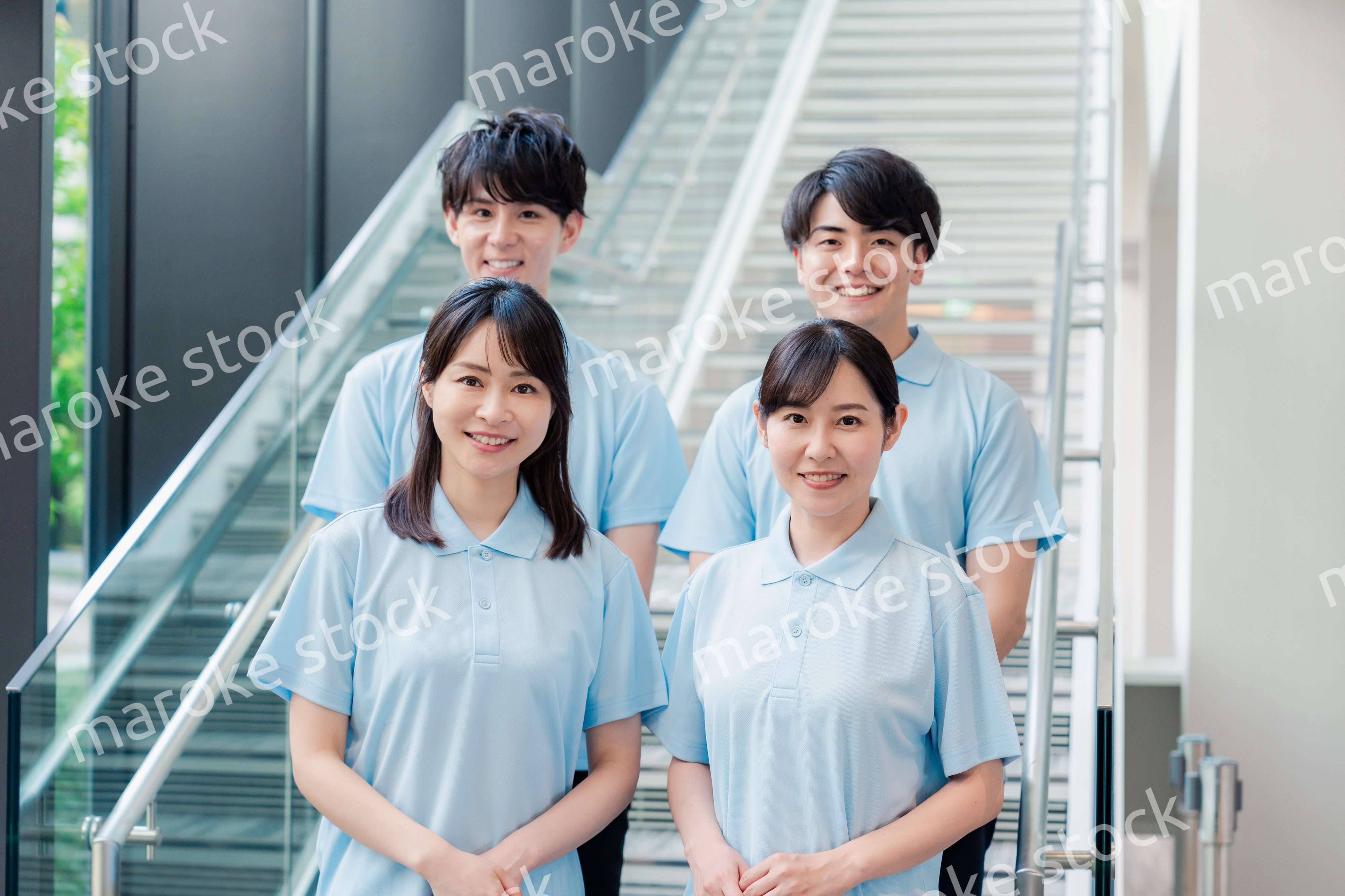 福祉の現場で楽しく働くスタッフ