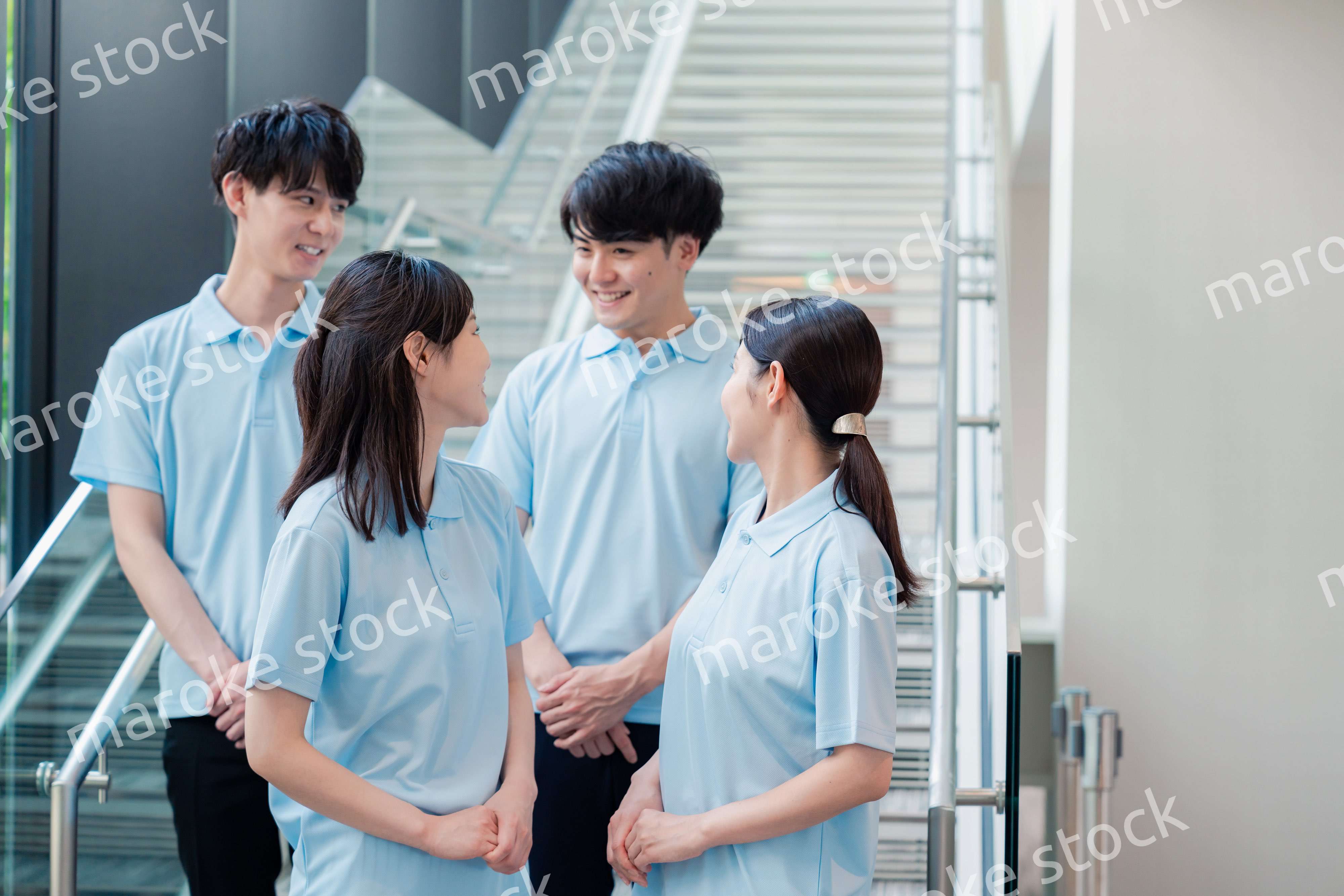 福祉の現場で楽しく働くスタッフ