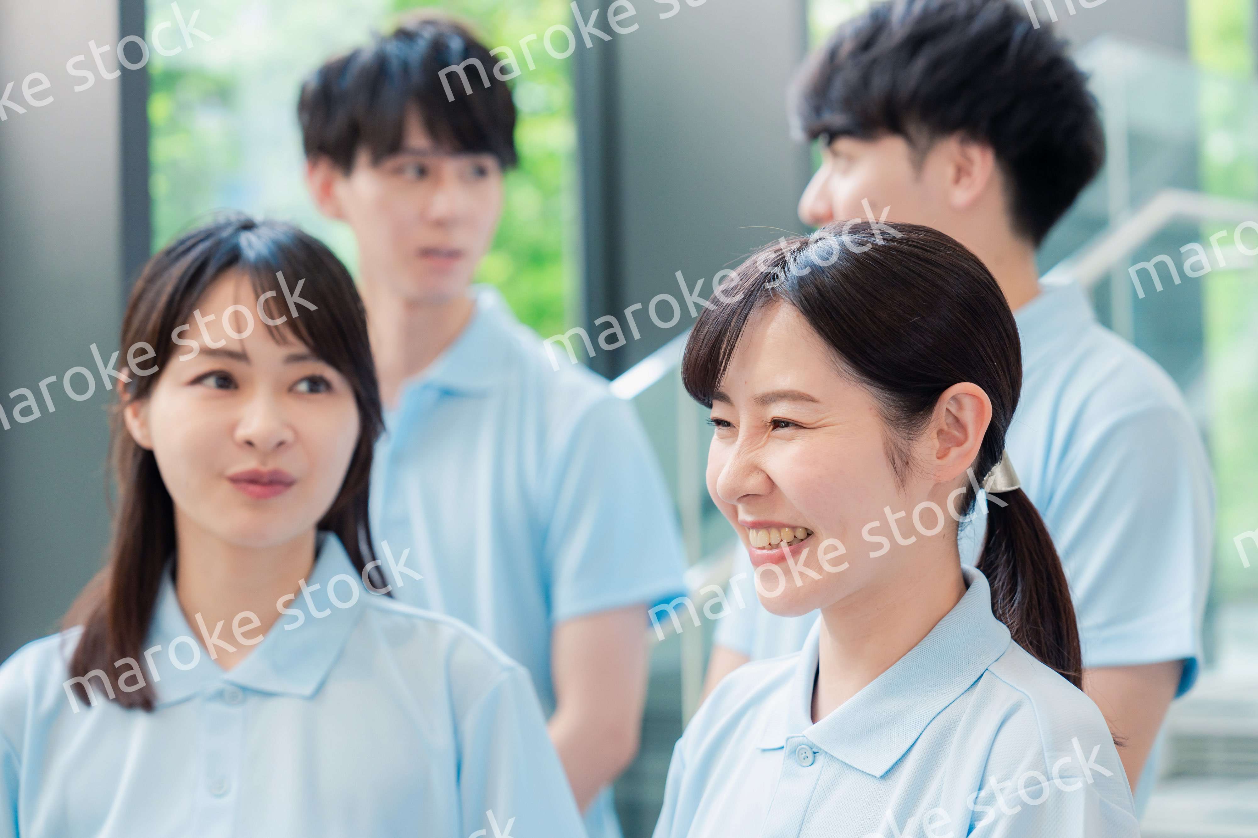 福祉の現場で楽しく働くスタッフ