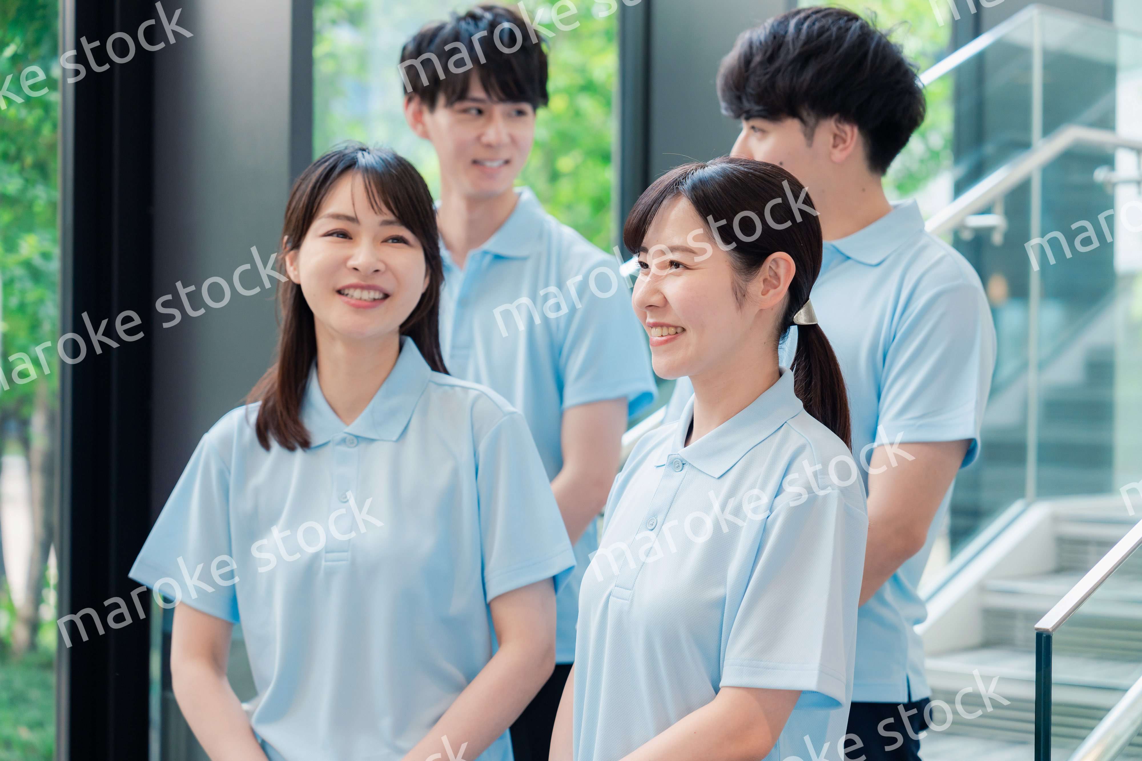 福祉の現場で楽しく働くスタッフ