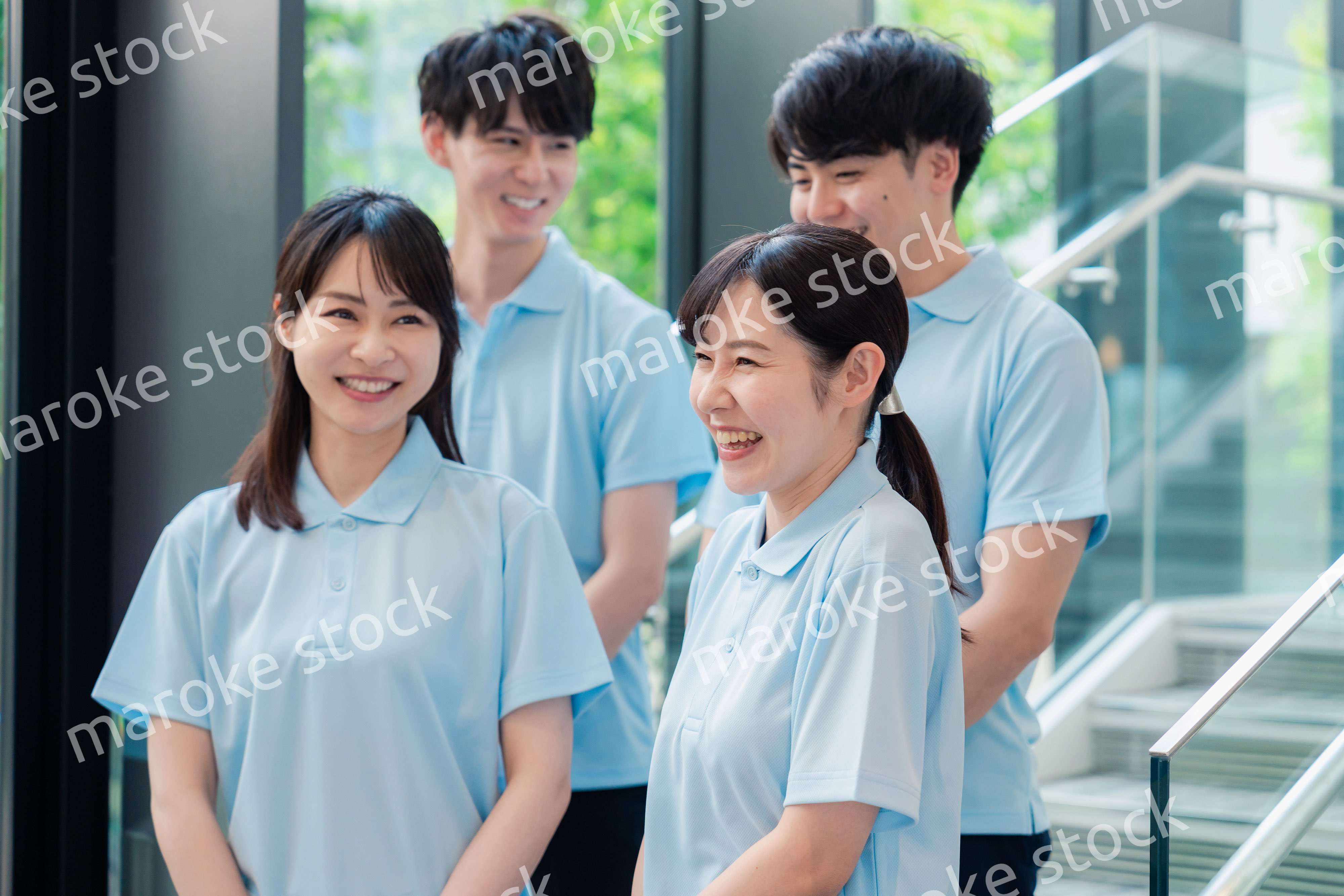 福祉の現場で楽しく働くスタッフ