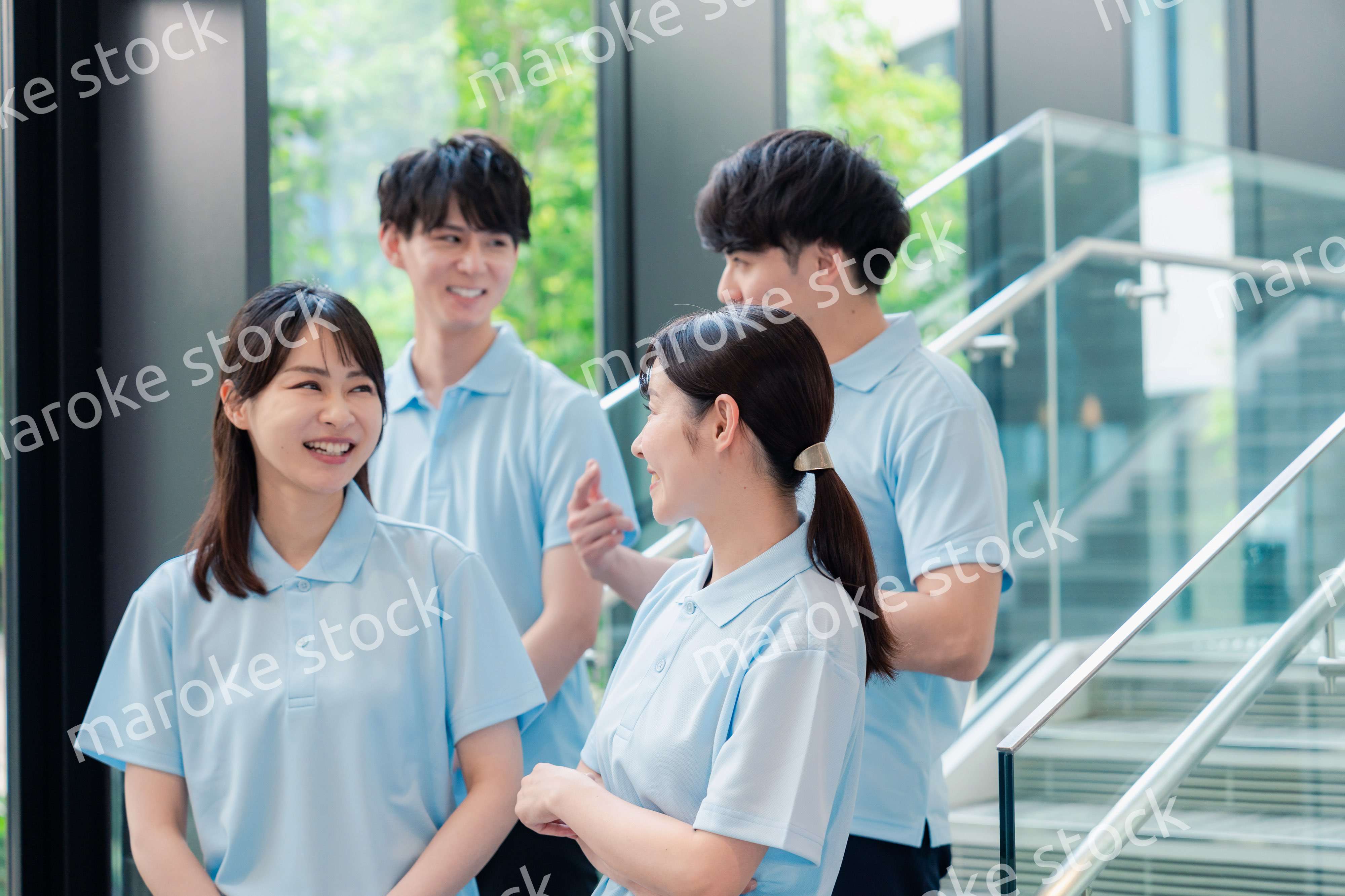 福祉の現場で楽しく働くスタッフ