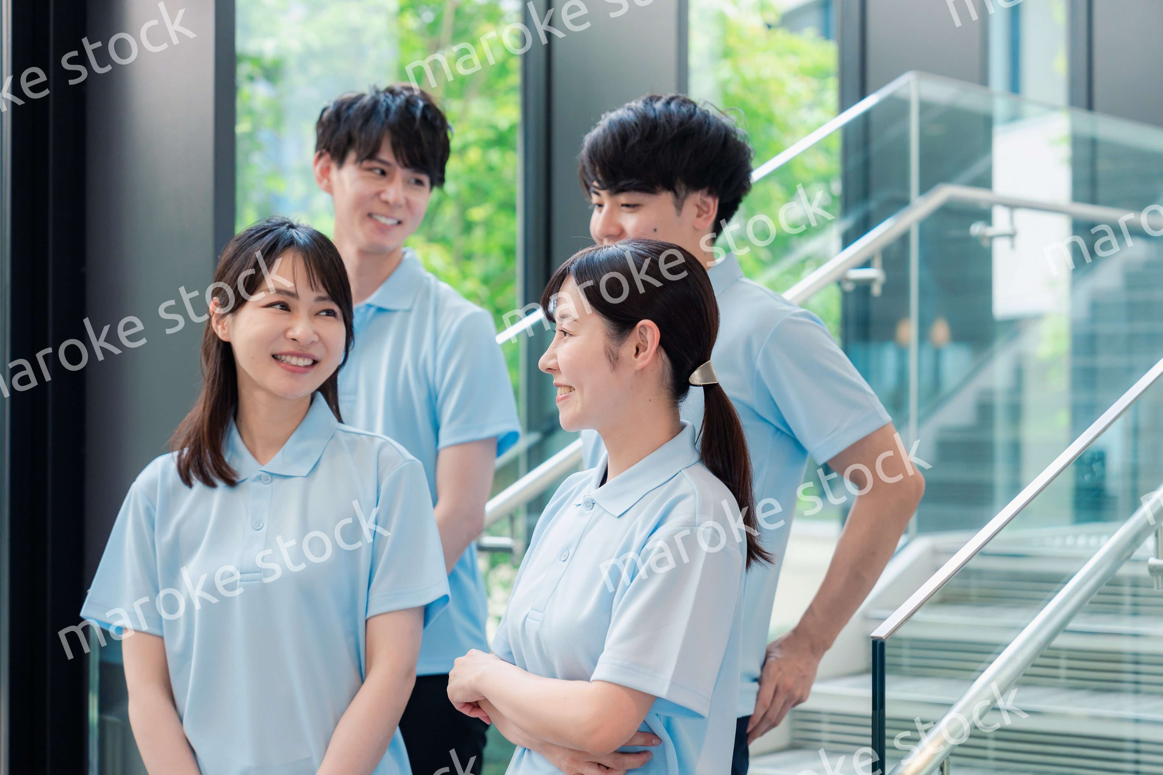 福祉の現場で楽しく働くスタッフ