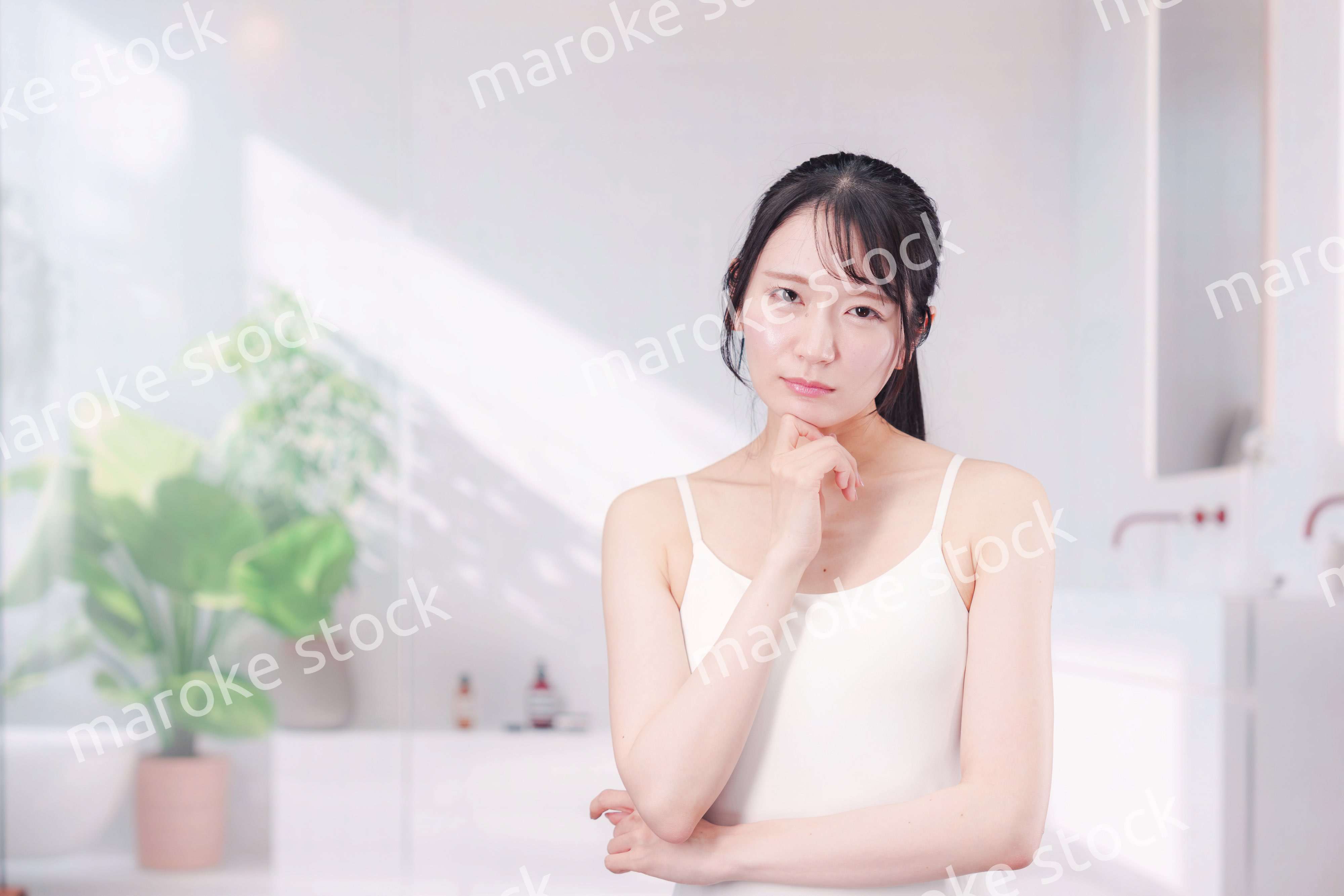 美容で悩む若い女性