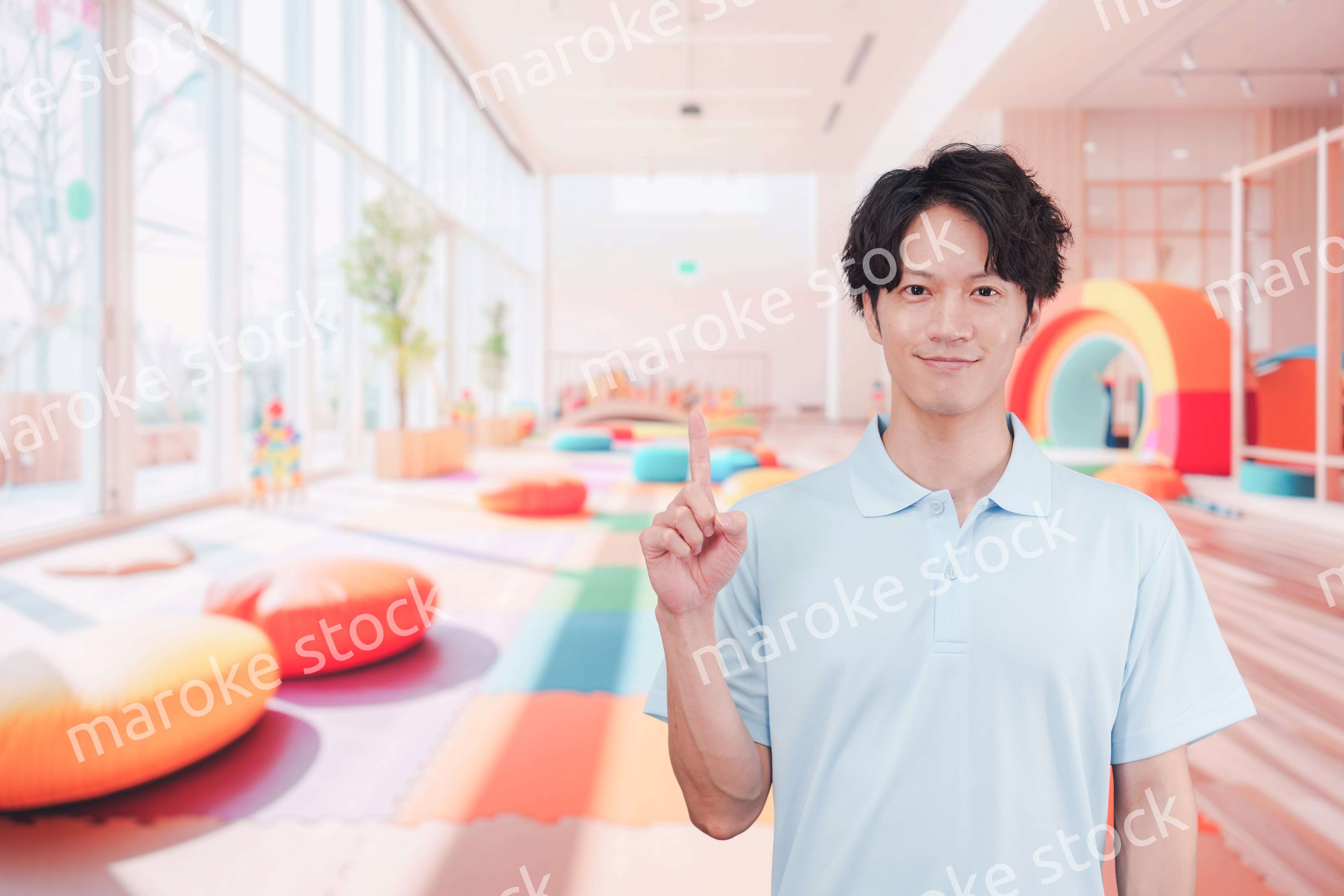 保育園で働く男性の保育士