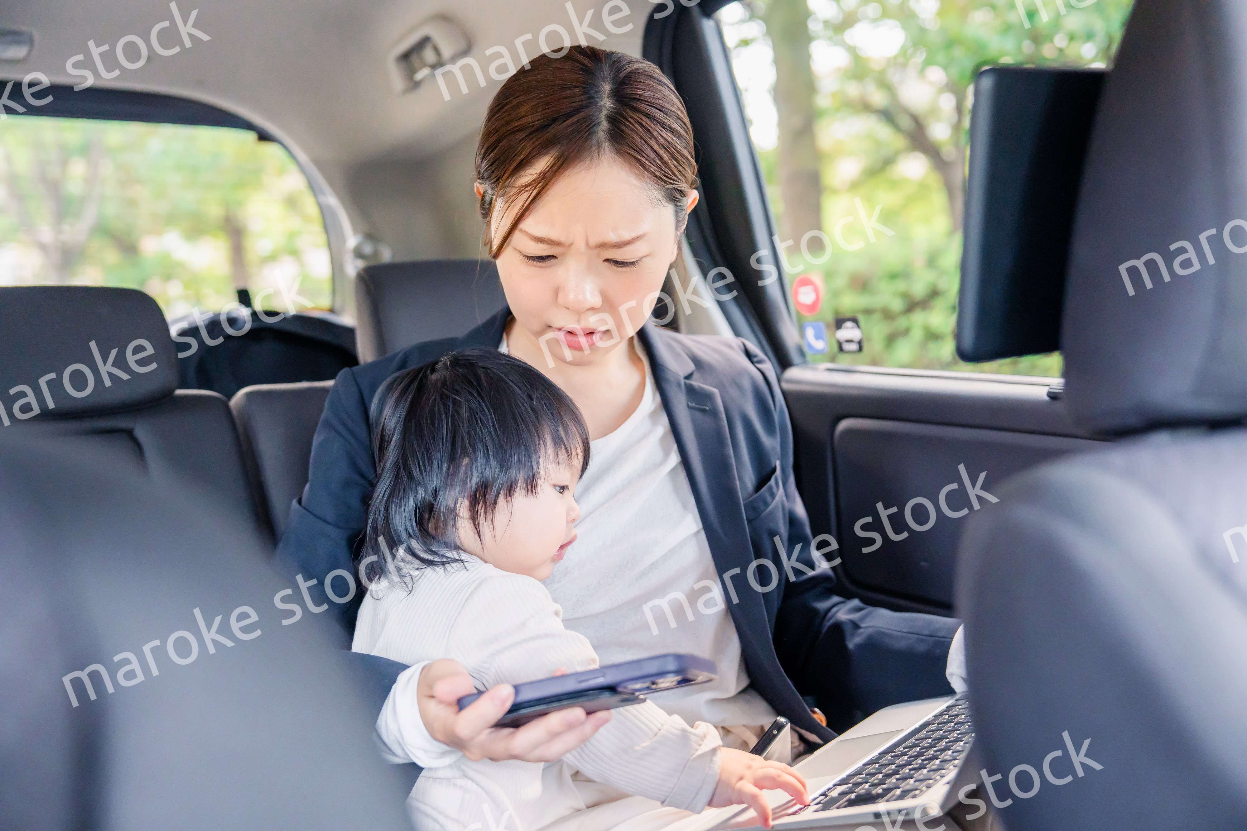 子どもが突然熱を出してタクシーでお迎えに行くワーママ