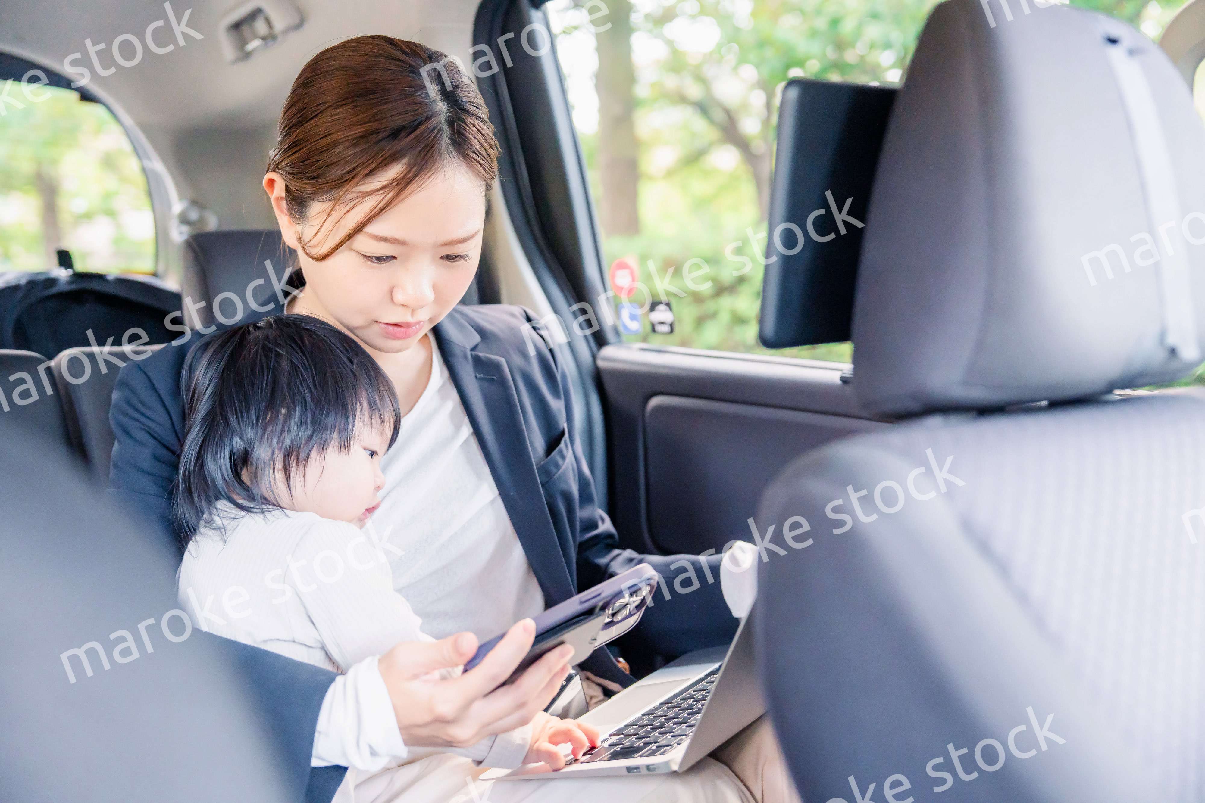 子どもが突然熱を出してタクシーでお迎えに行くワーママ