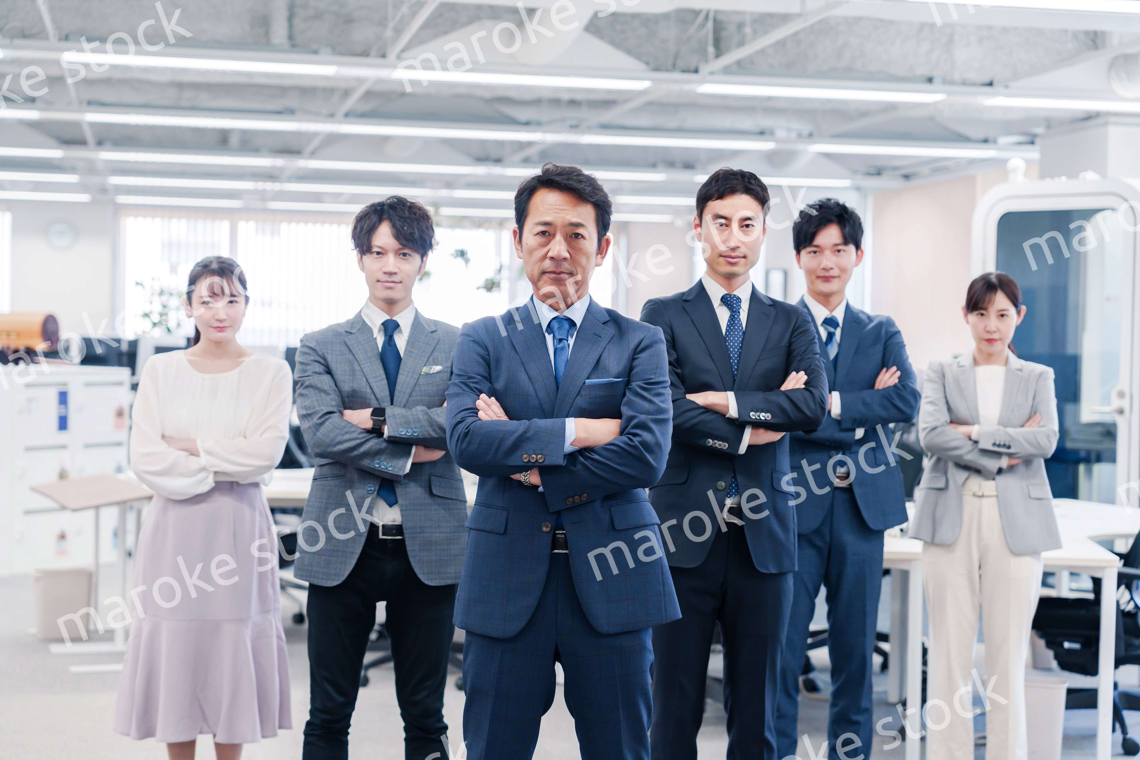 ビジネスパーソン集合写真（オフィス）