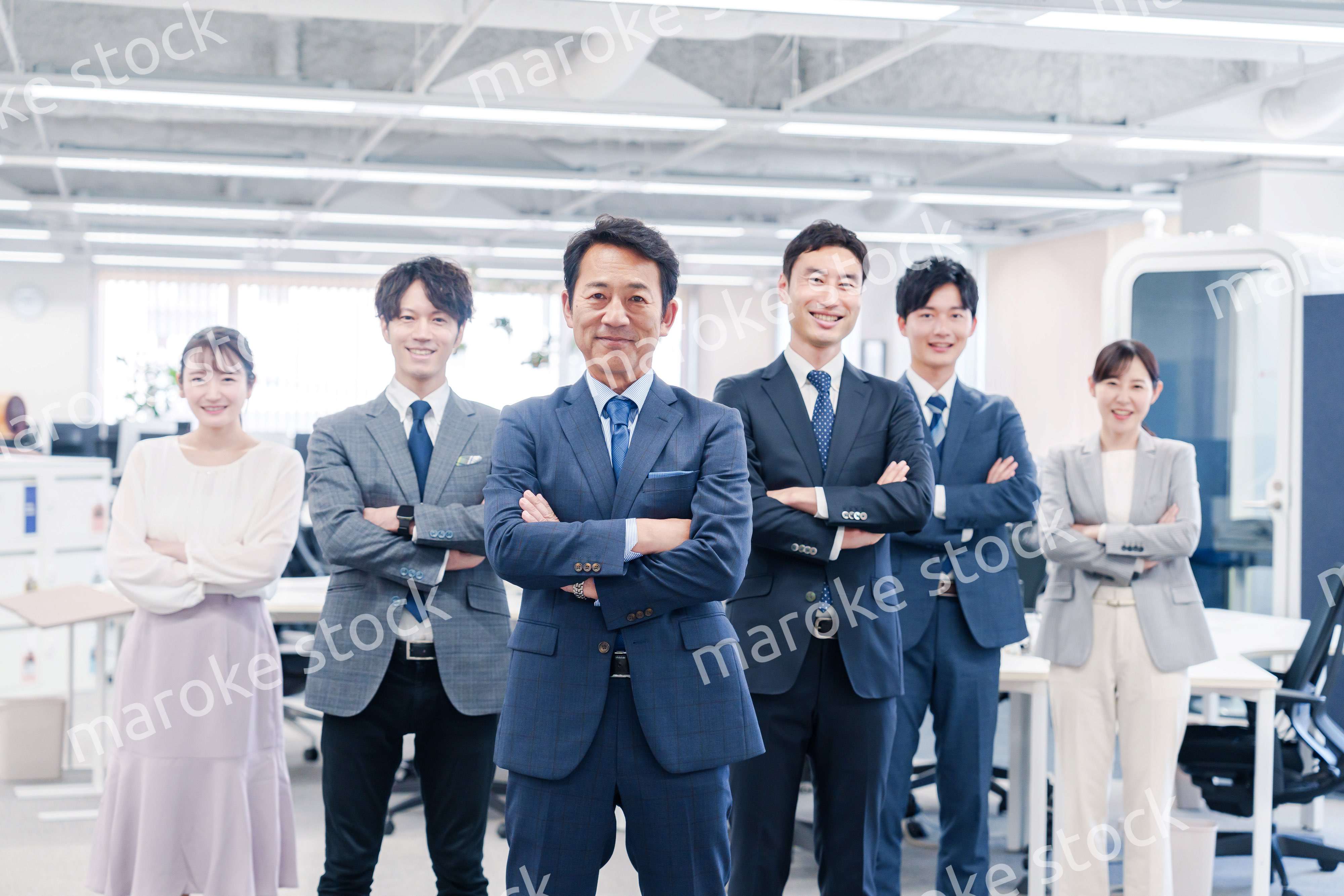 ビジネスパーソン集合写真（オフィス）