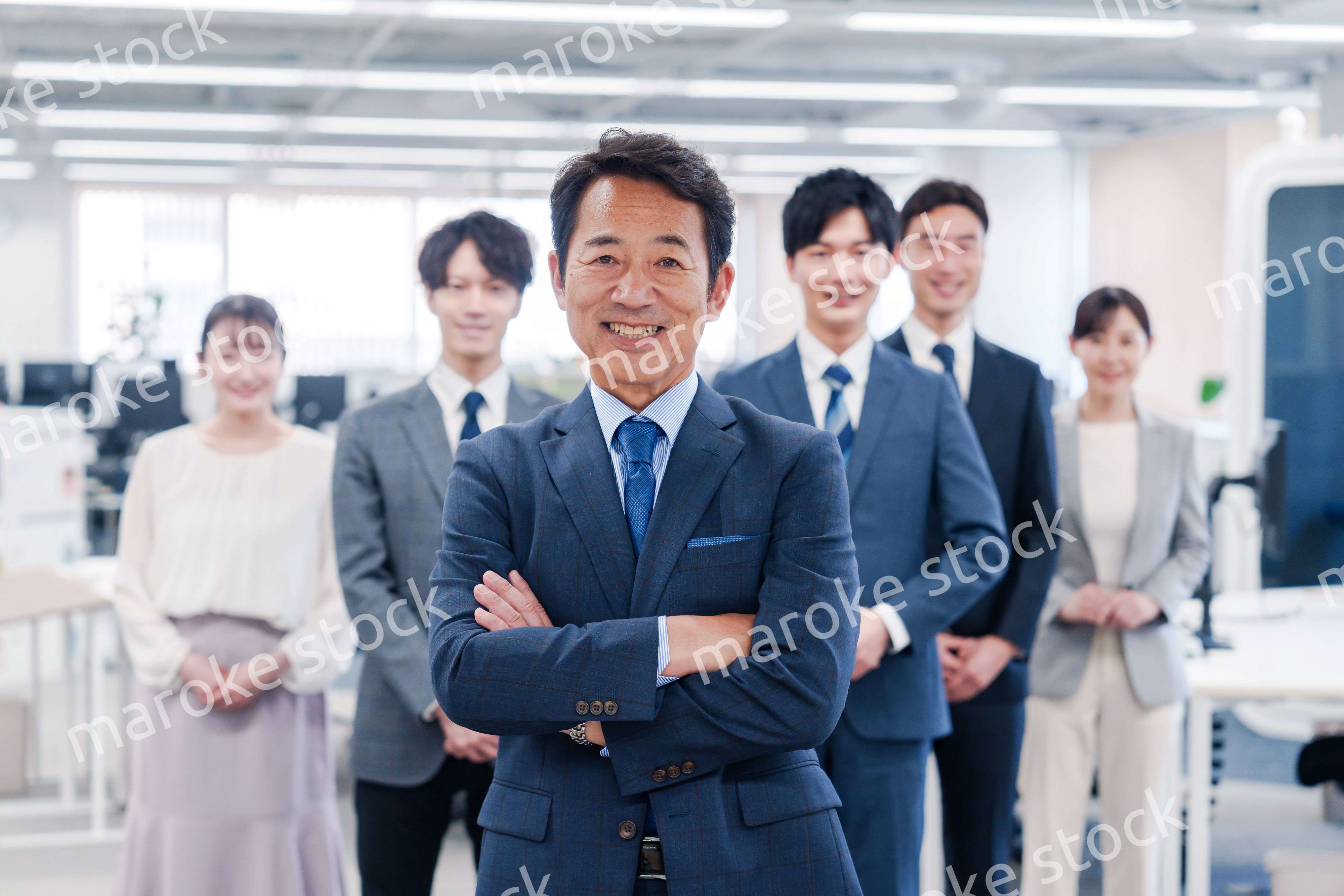 ビジネスパーソン集合写真（オフィス）
