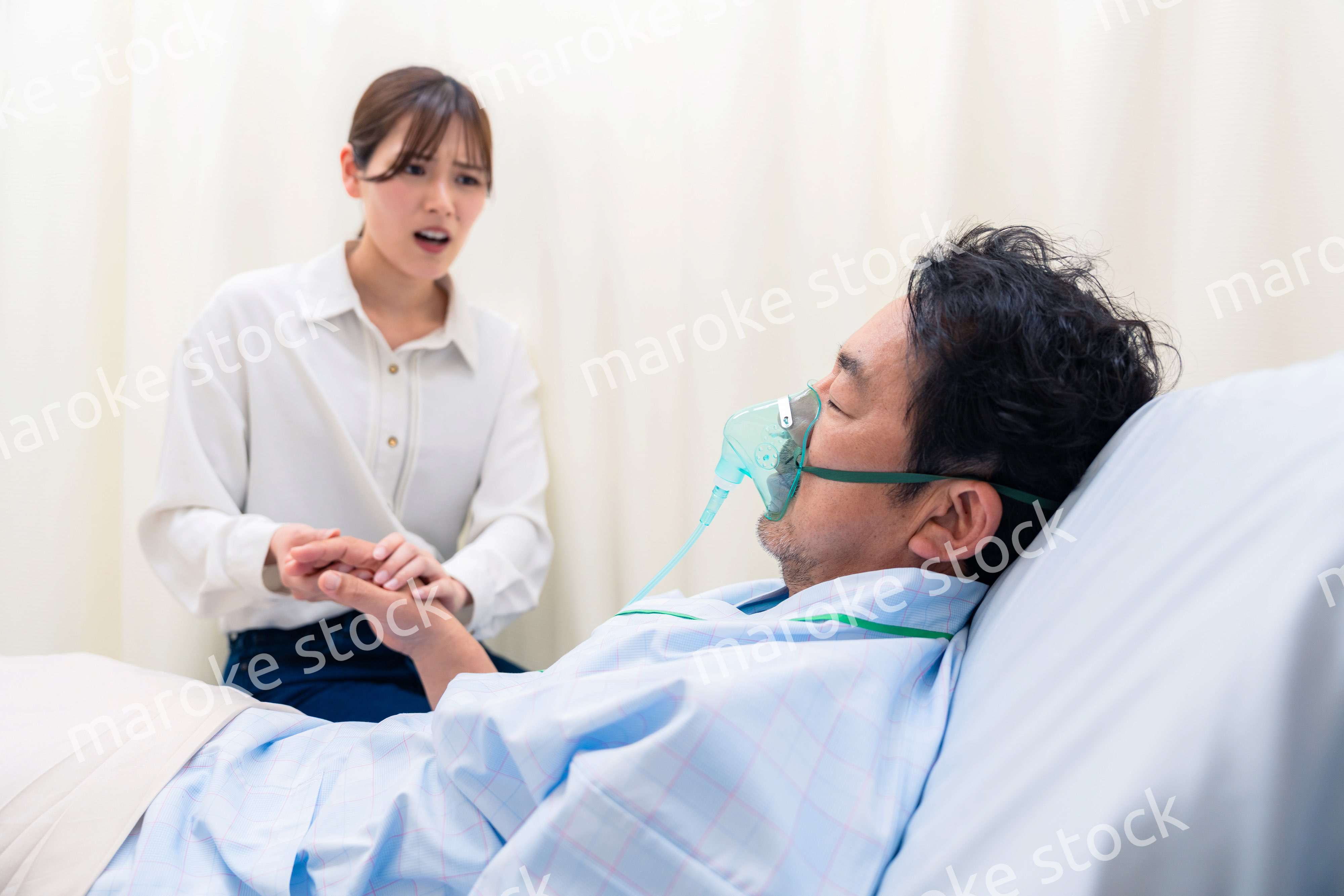 人工呼吸器をつけた男性と病院に駆けつけた家族