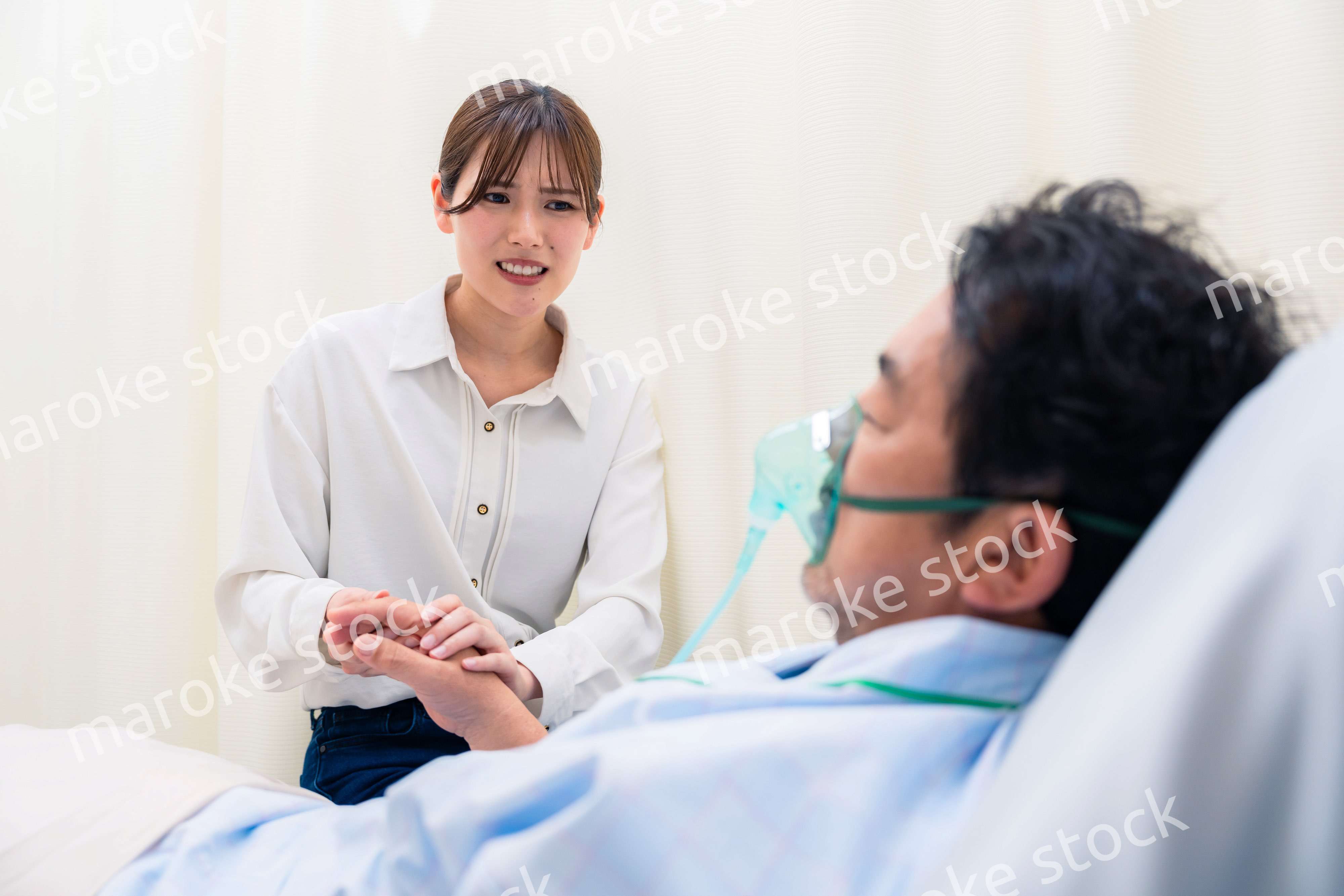 人工呼吸器をつけた男性と病院に駆けつけた家族