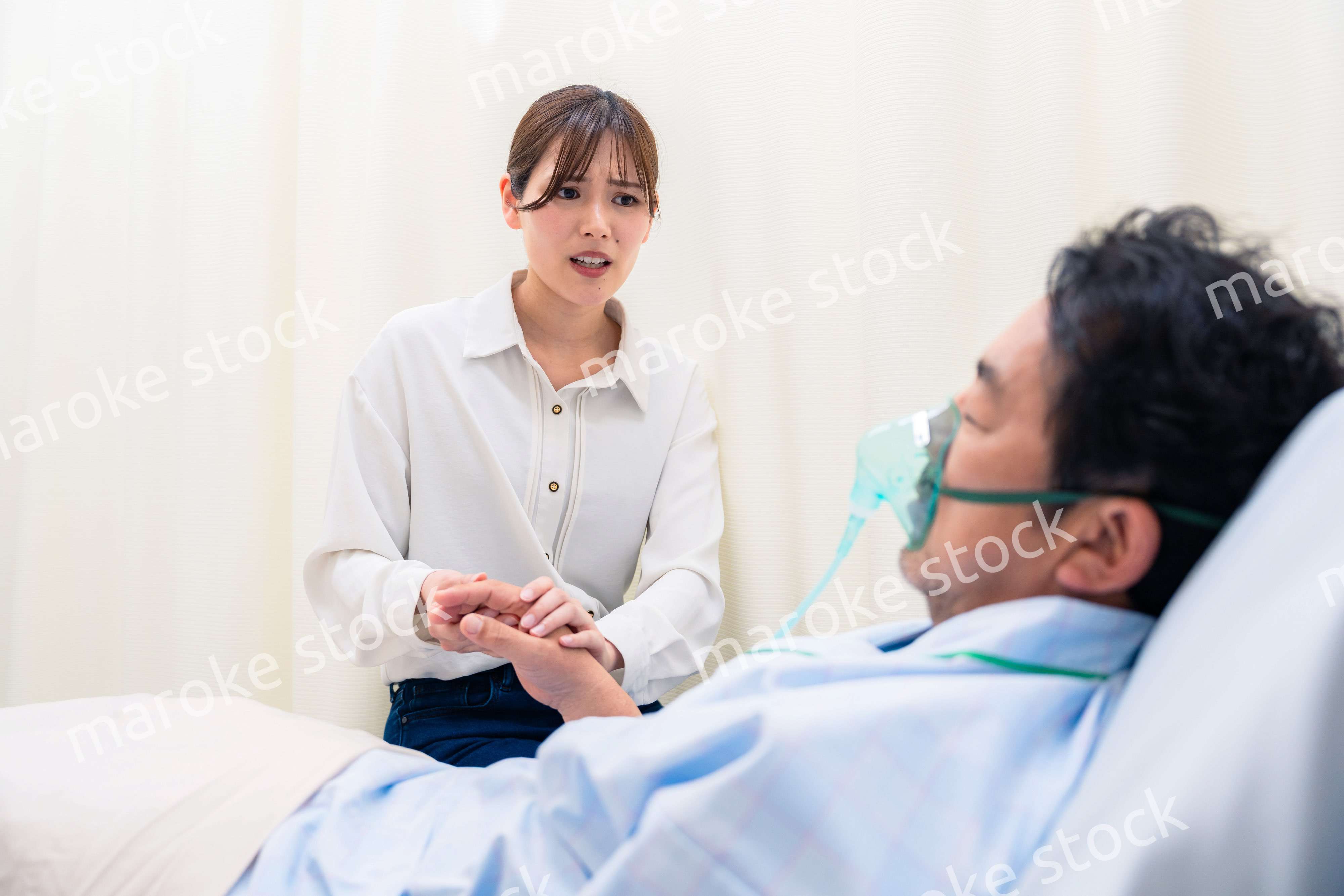 人工呼吸器をつけた男性と病院に駆けつけた家族