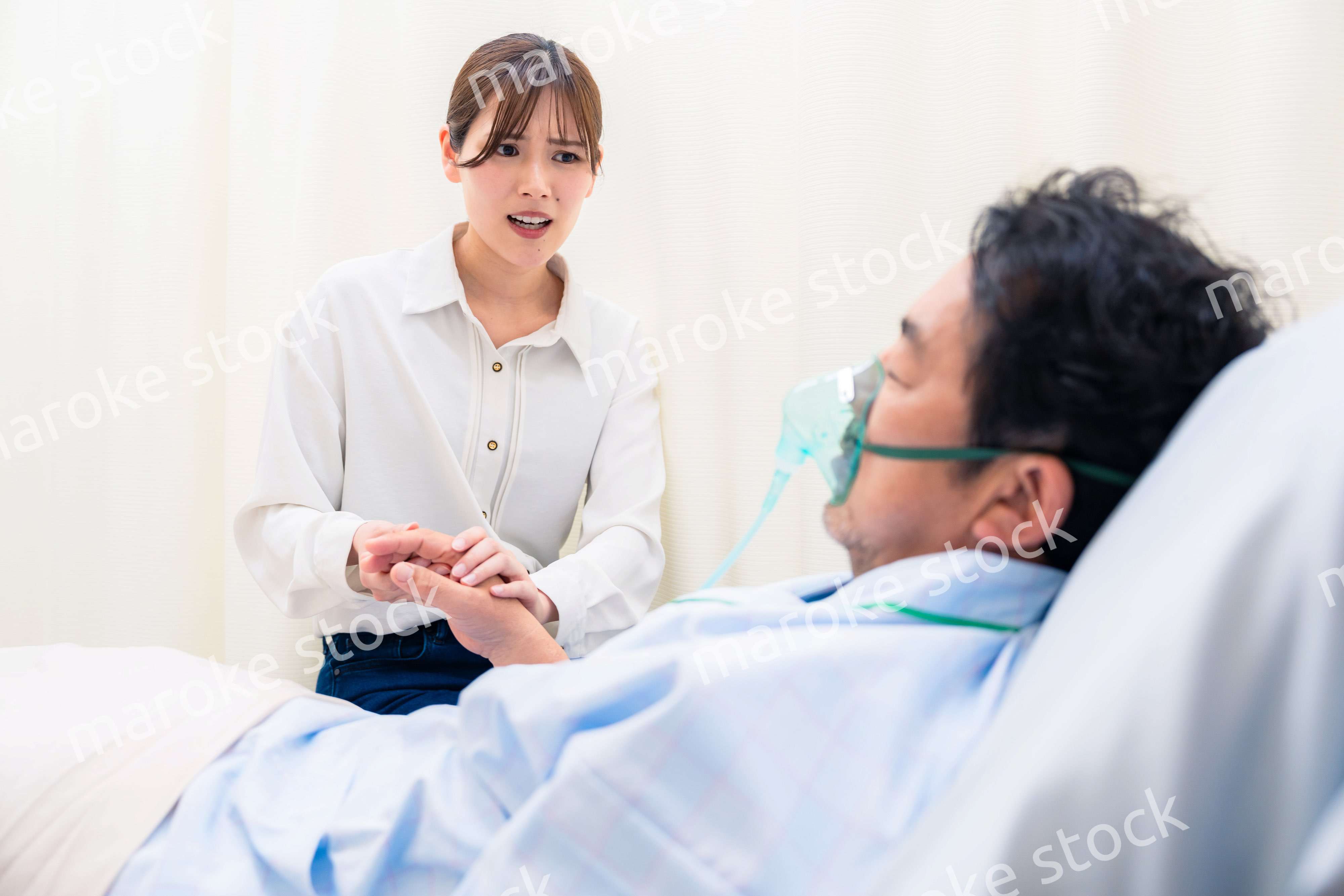 人工呼吸器をつけた男性と病院に駆けつけた家族