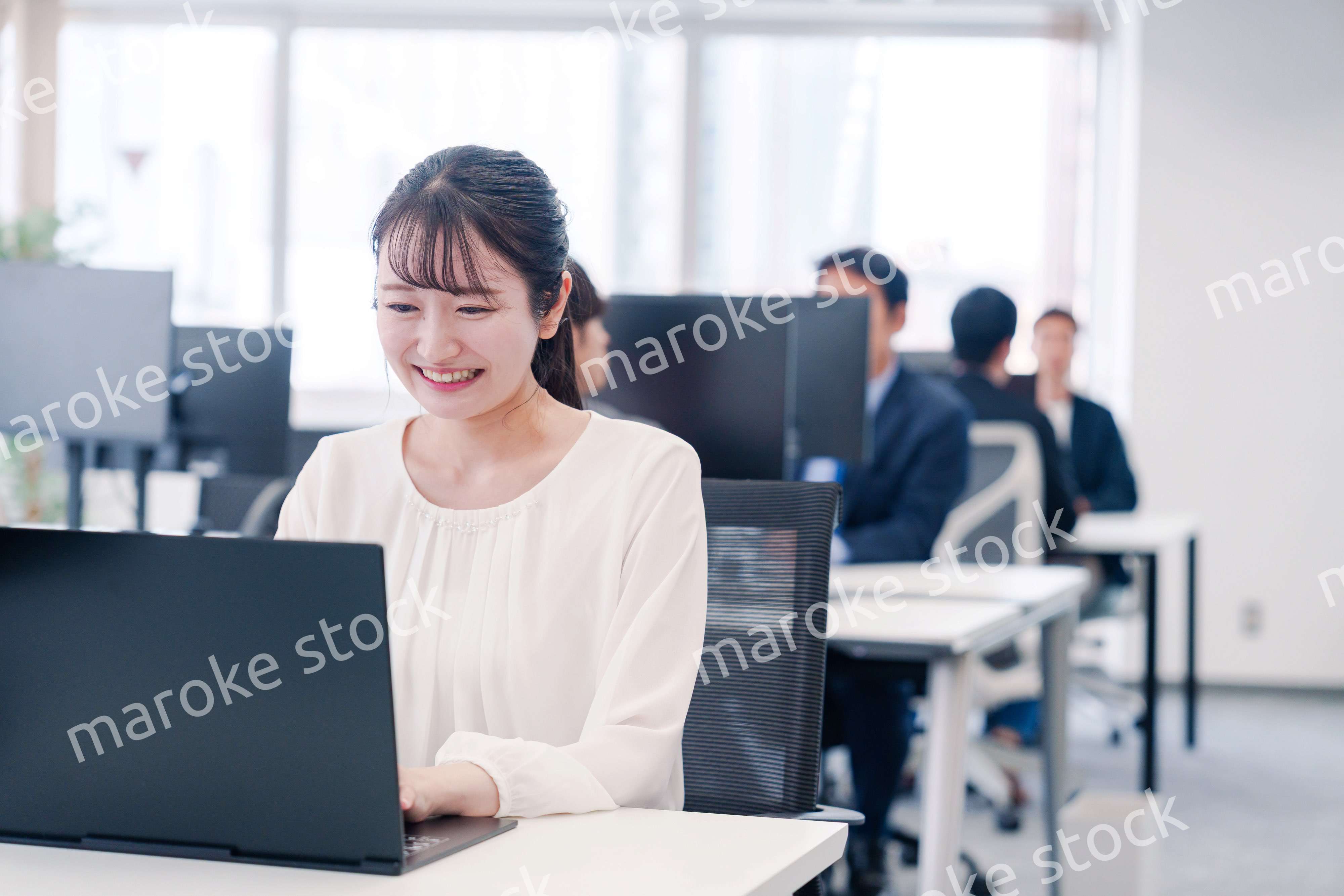 明るい雰囲気のオフィス