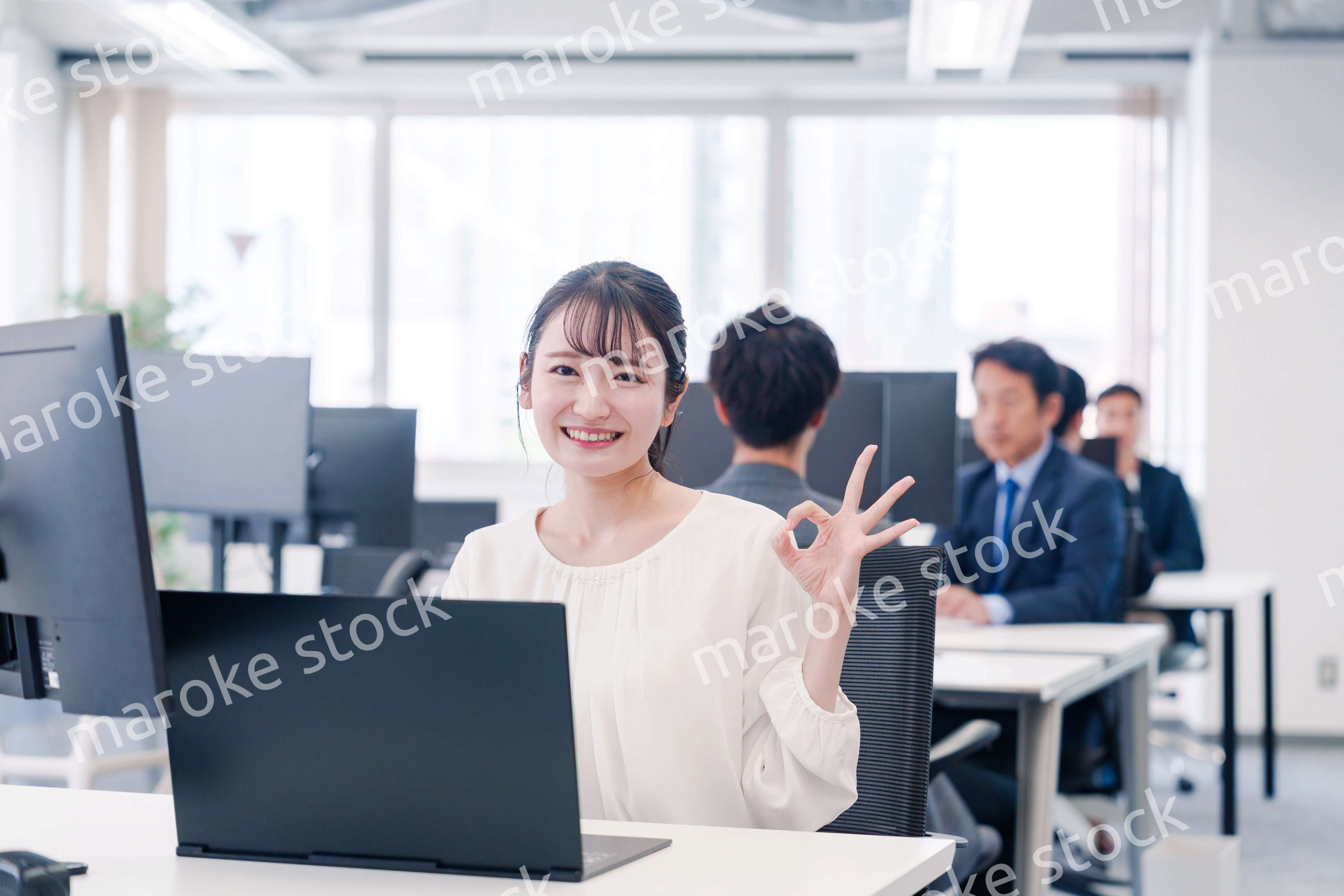 明るい雰囲気のオフィス