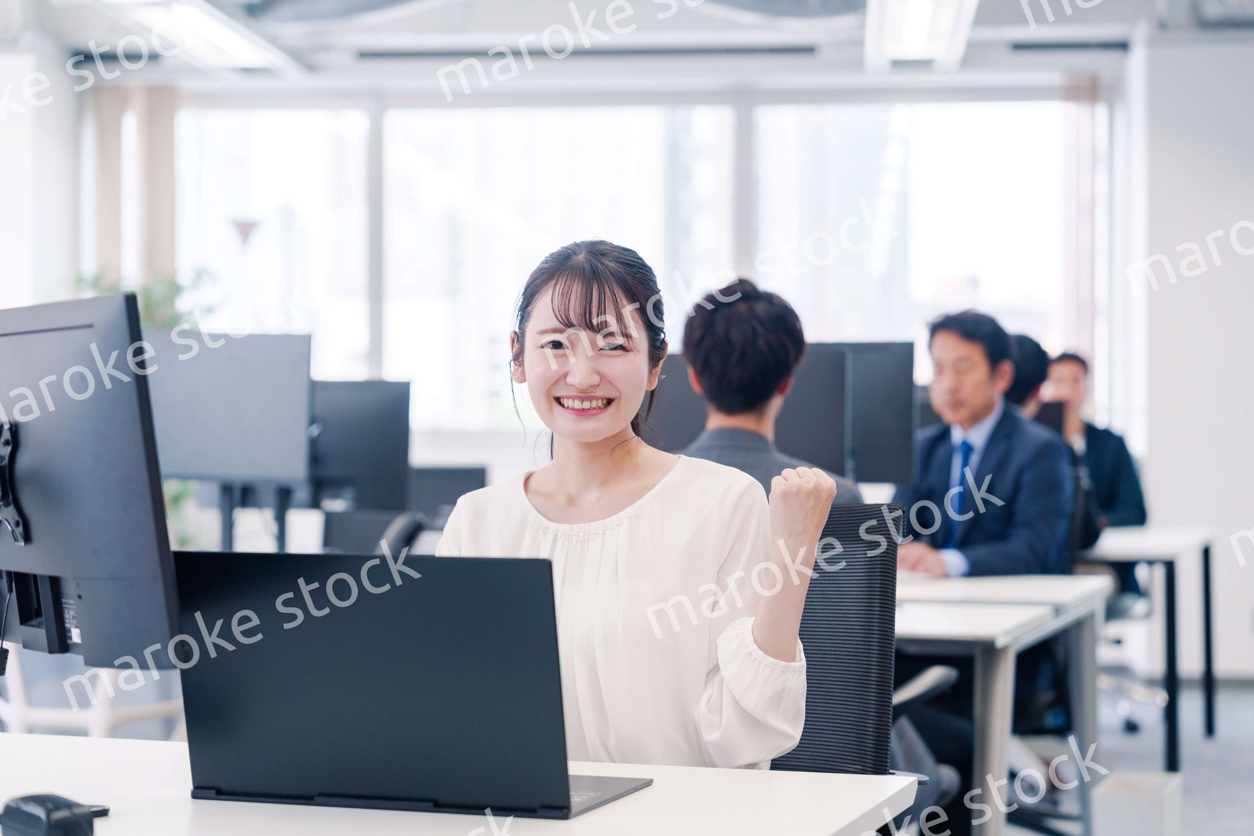 明るい雰囲気のオフィス