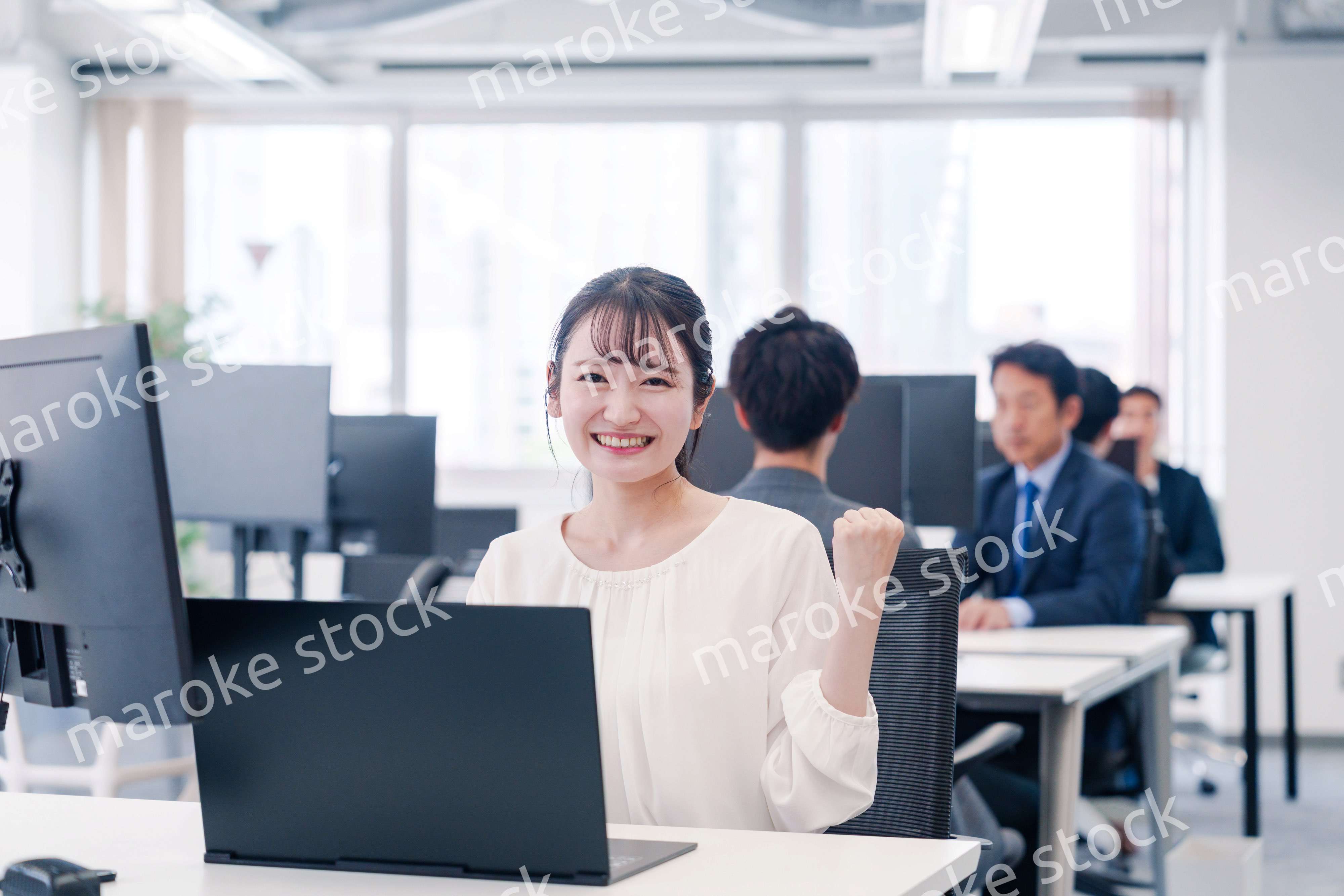 明るい雰囲気のオフィス