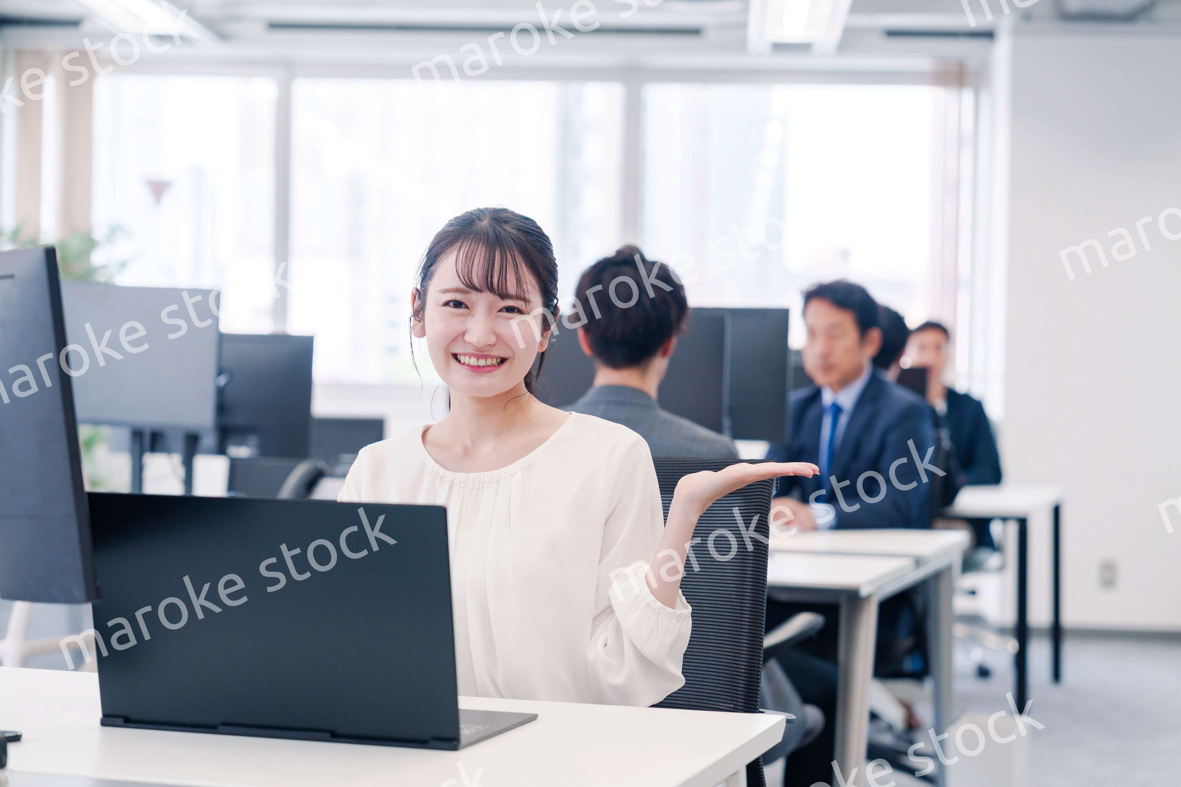 明るい雰囲気のオフィス