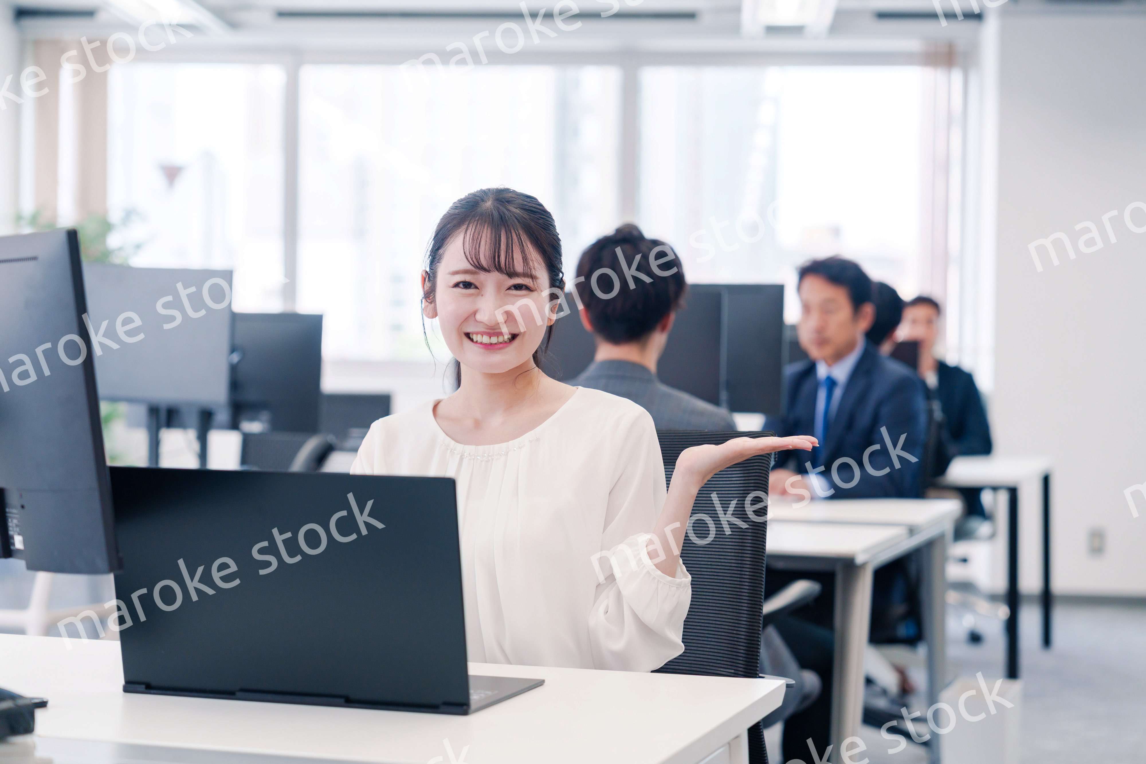 明るい雰囲気のオフィス