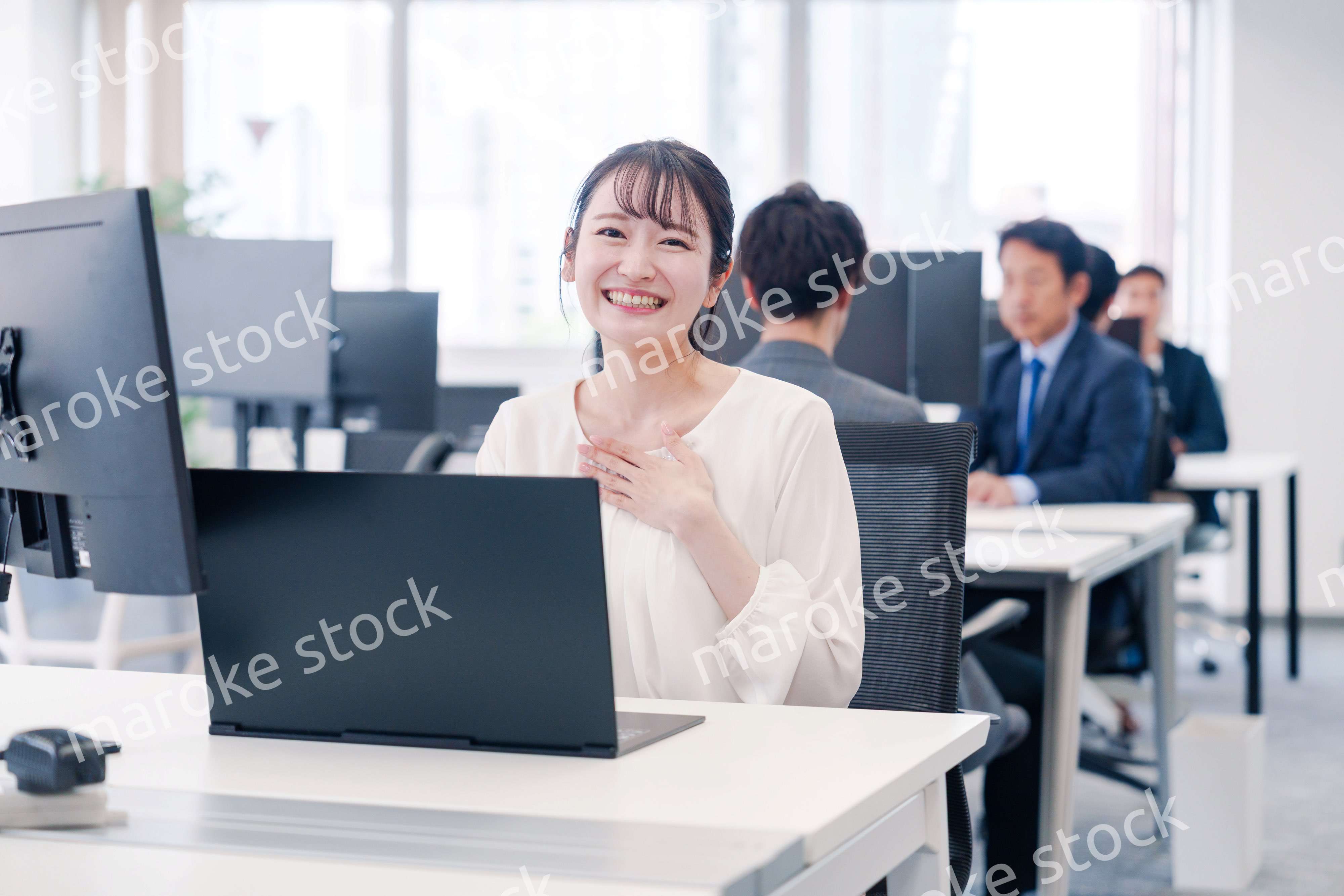 明るい雰囲気のオフィス