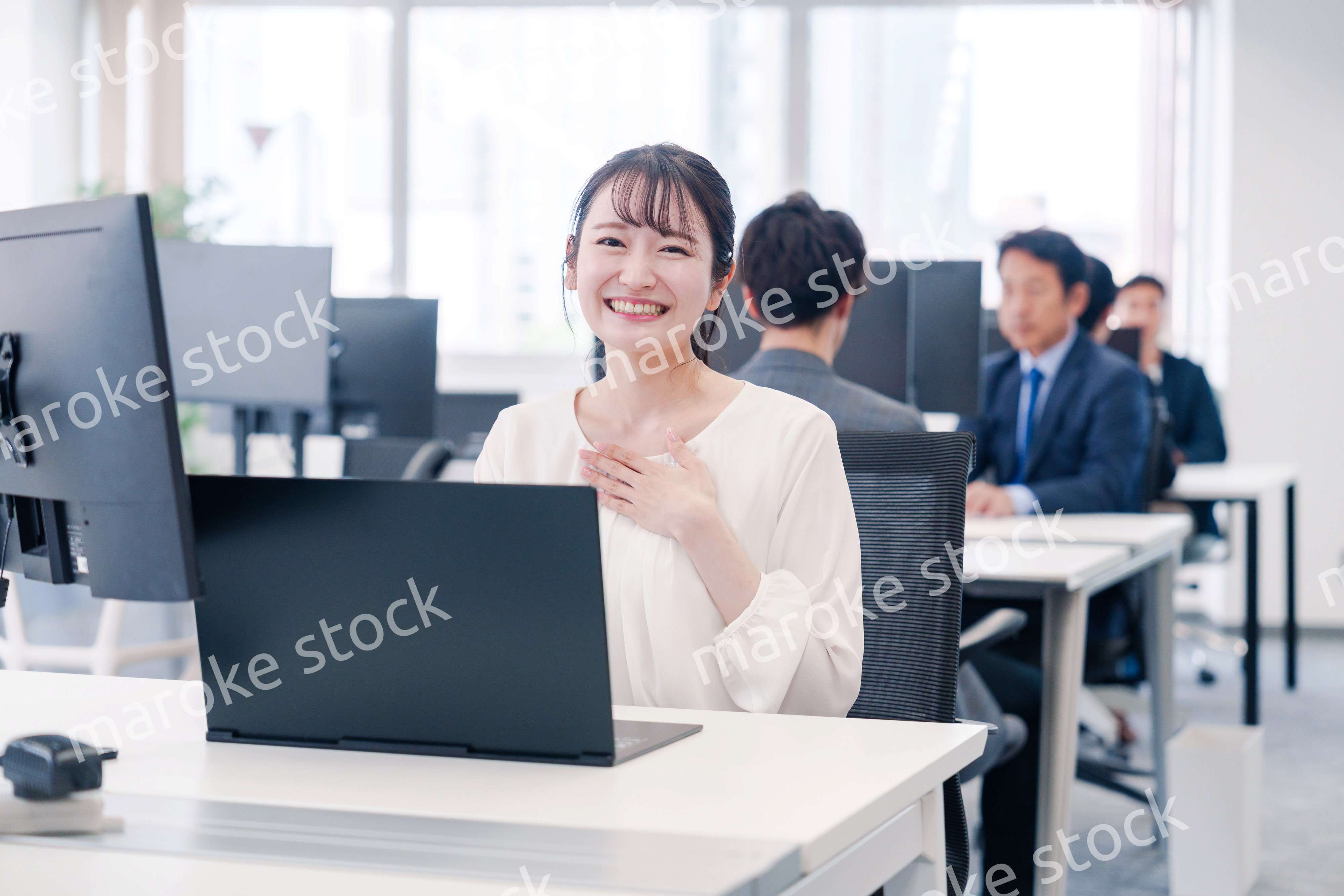 明るい雰囲気のオフィス