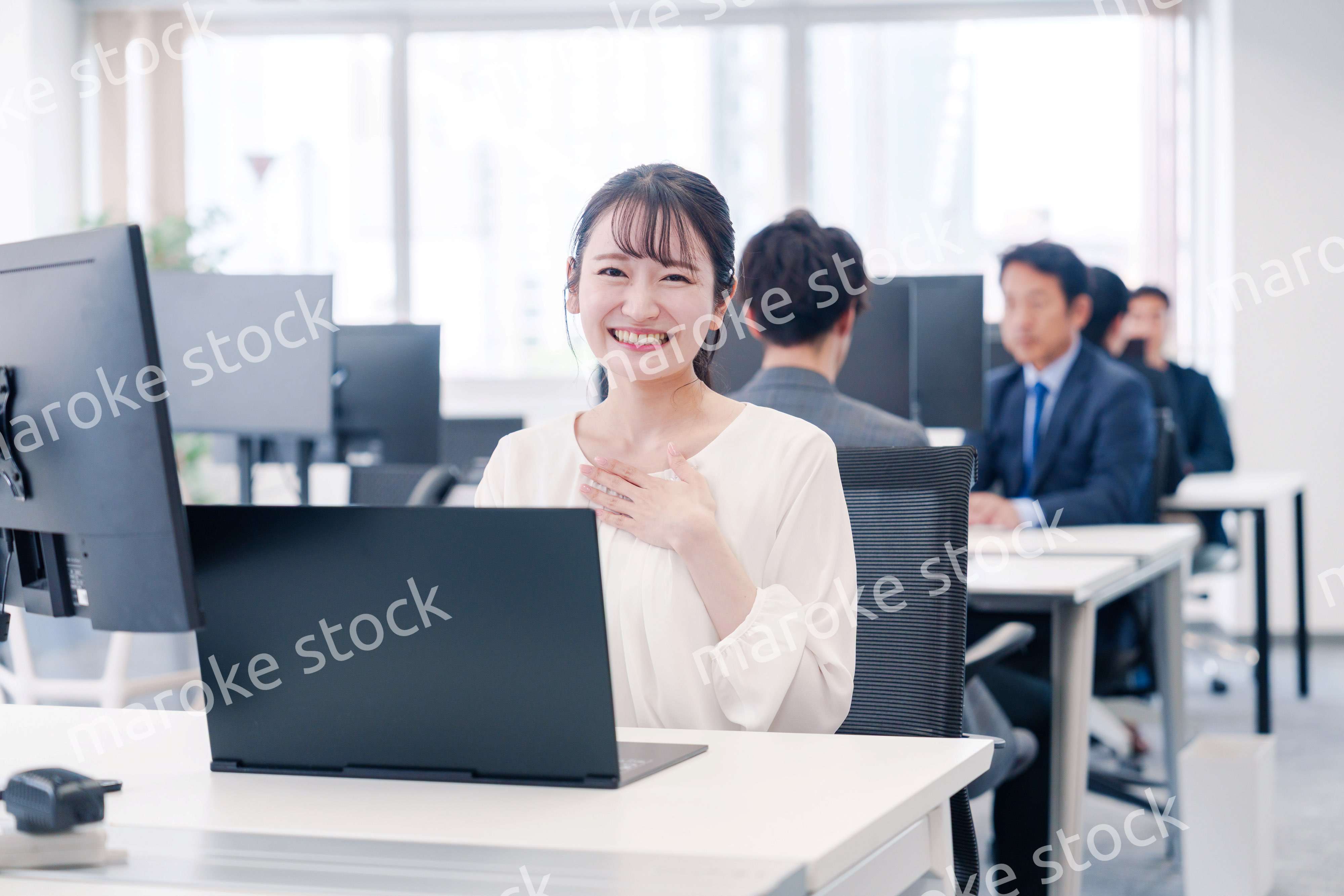 明るい雰囲気のオフィス