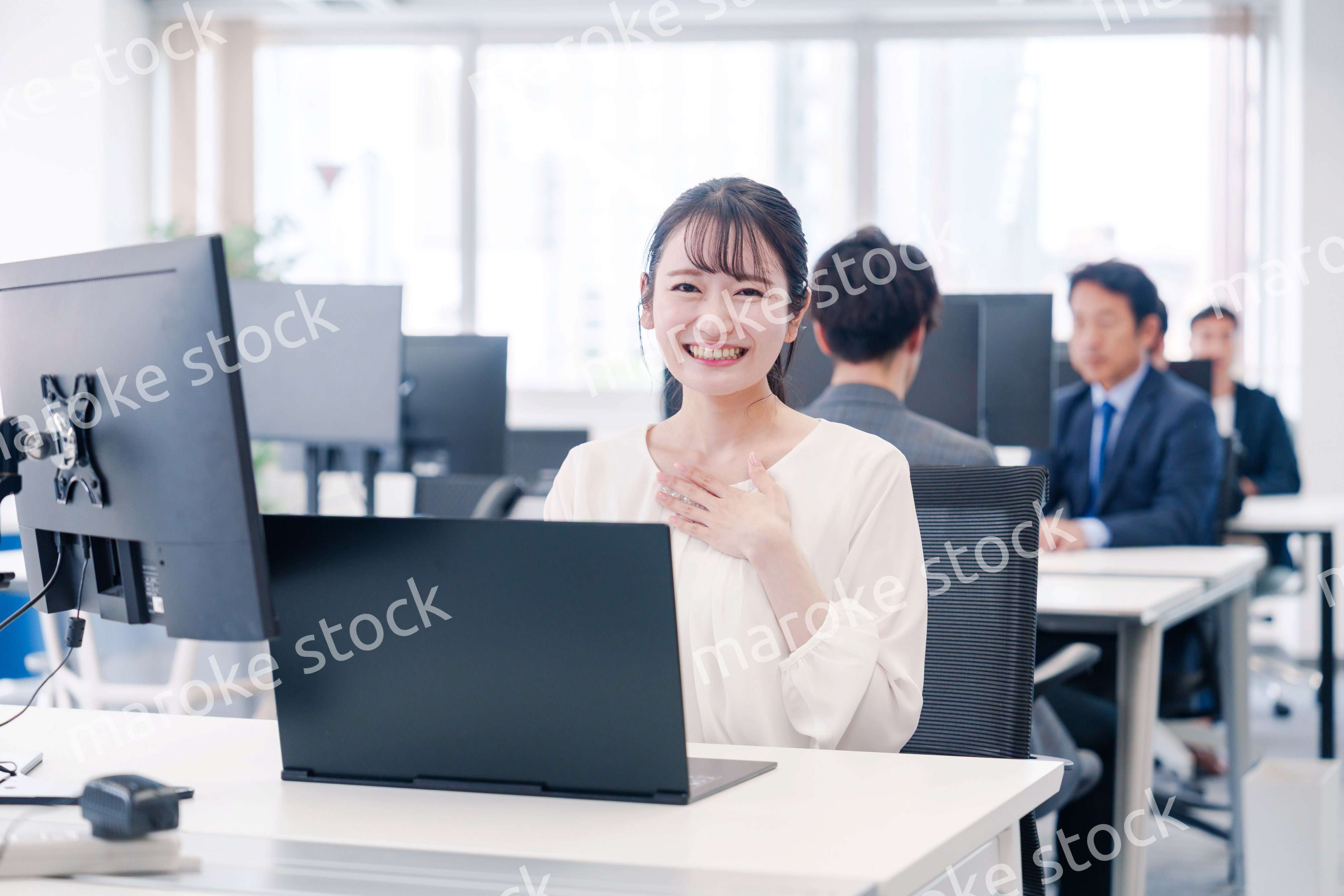 明るい雰囲気のオフィス