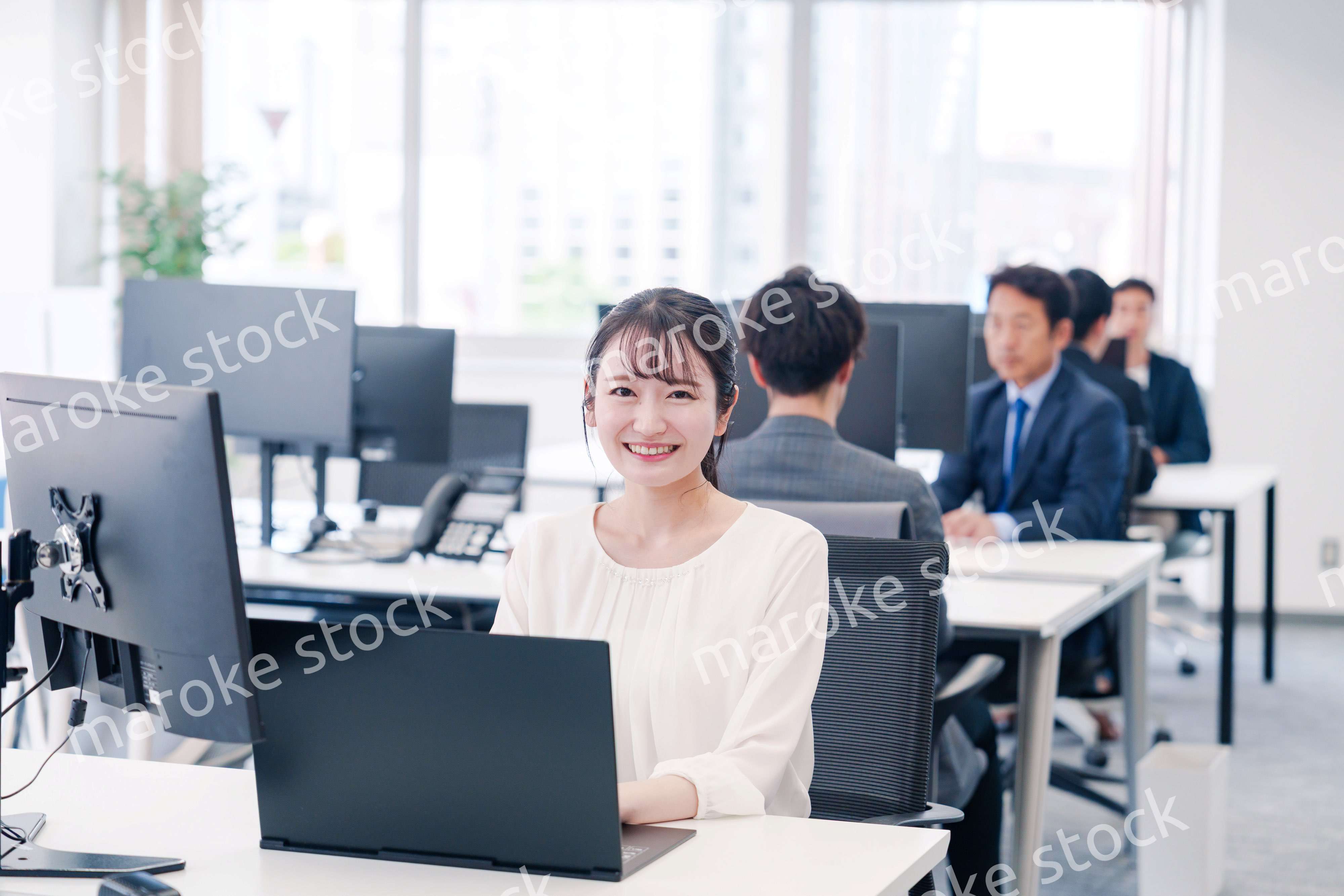 明るい雰囲気のオフィス