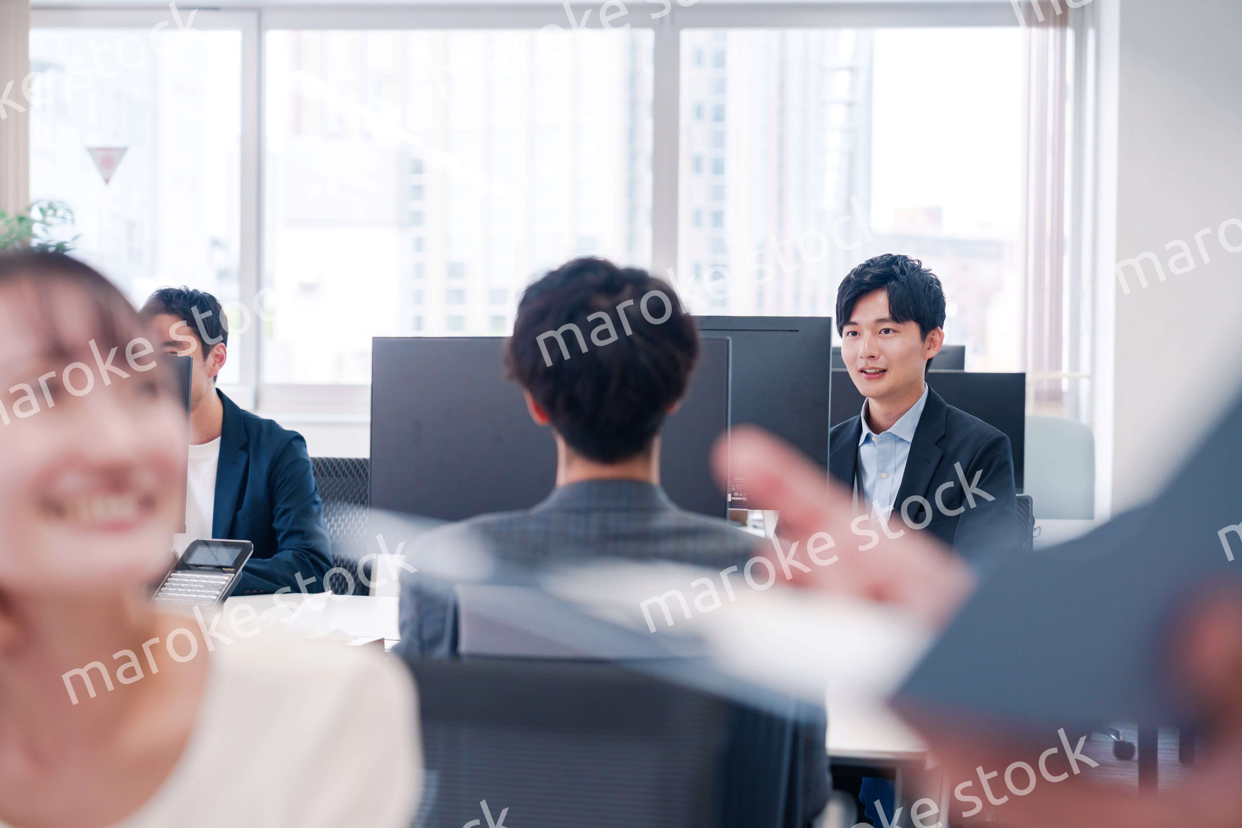 明るい雰囲気のオフィス